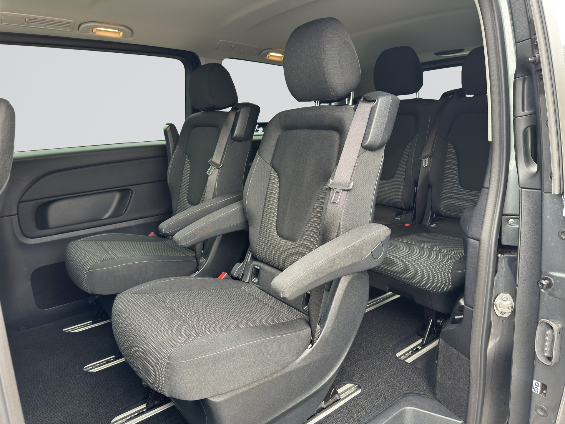 MERCEDES-BENZ V 250 d lang 7Pl. Night 9G-Tronic-image-7