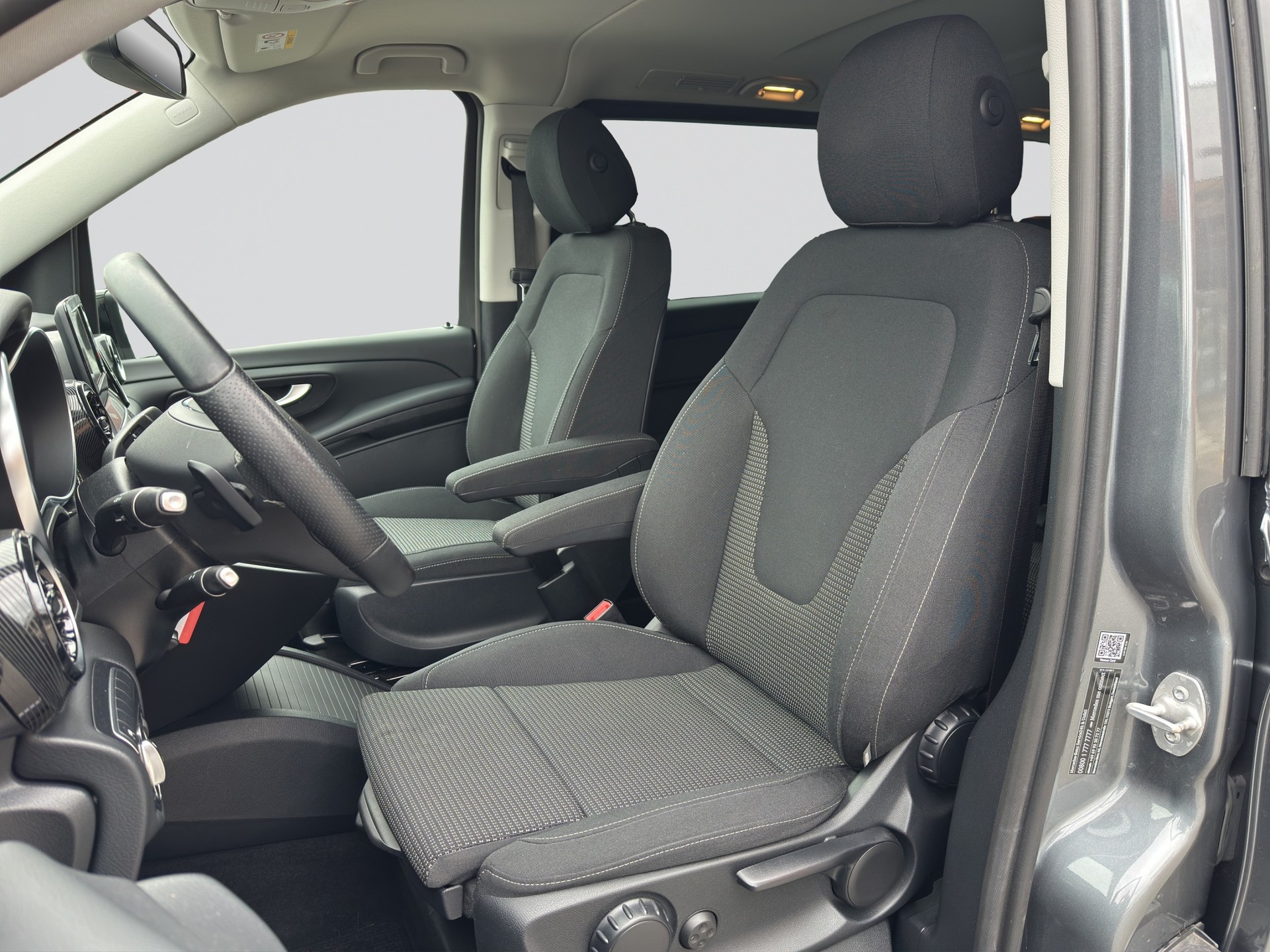 MERCEDES-BENZ V 250 d lang 7Pl. Night 9G-Tronic-image-5