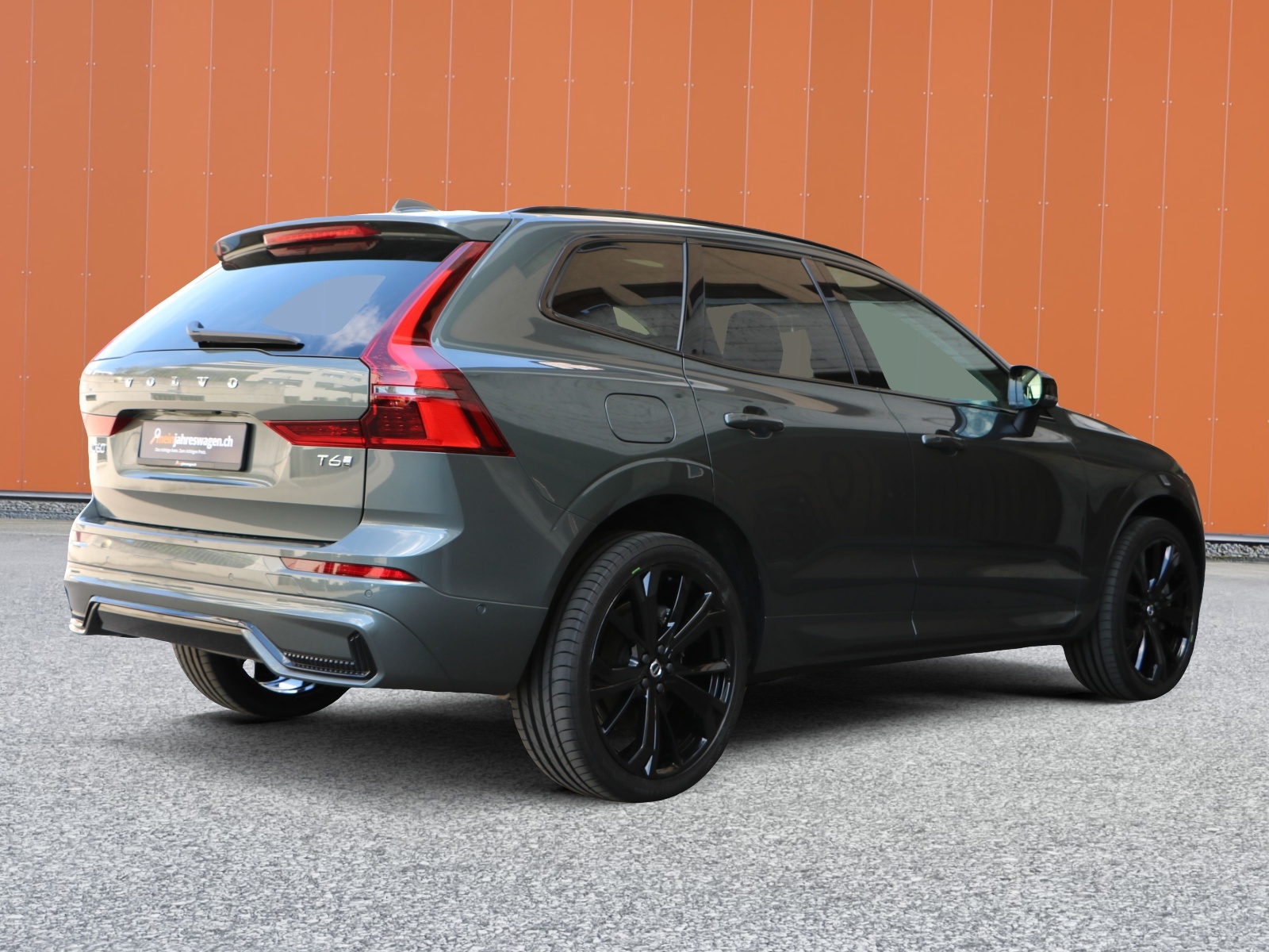 VOLVO XC60 T6 eAWD PluginHybrid Plus Dark Geartronic-showroom-element-1