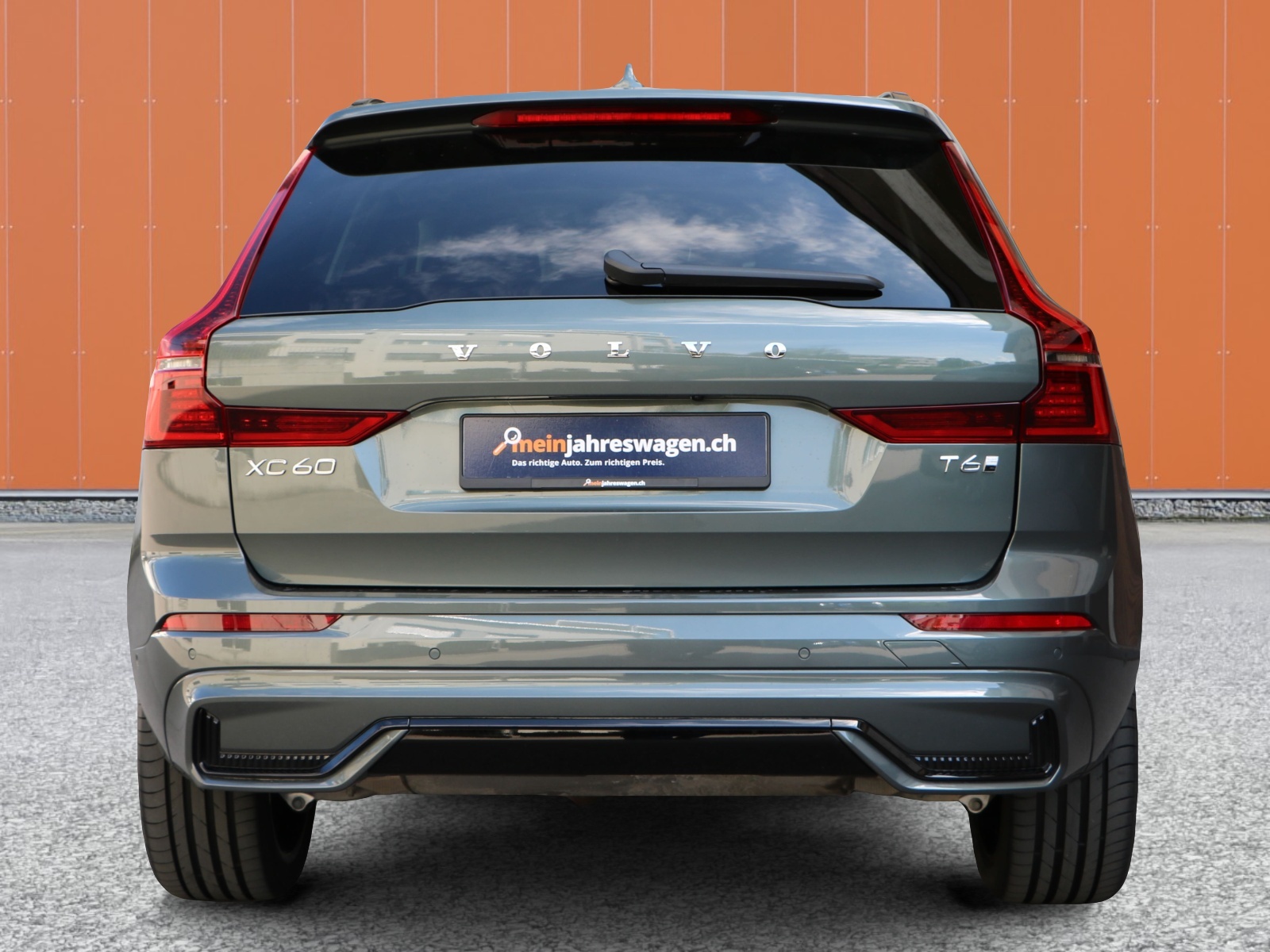 VOLVO XC60 T6 eAWD PluginHybrid Plus Dark Geartronic-showroom-element-3