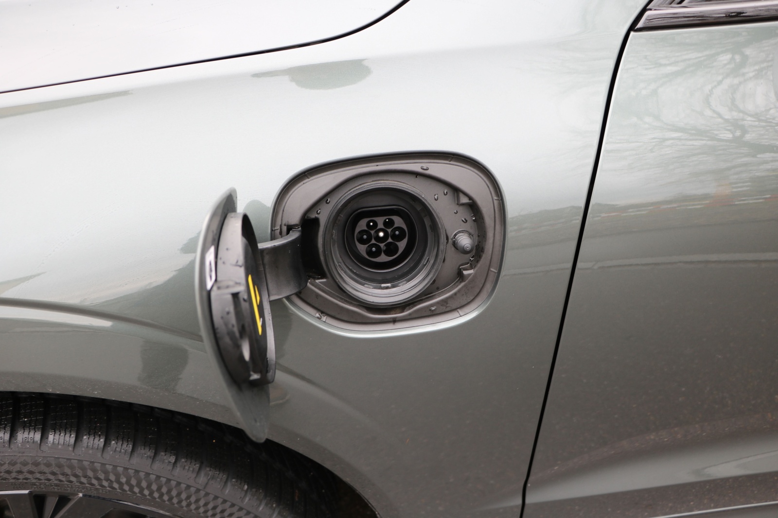 VOLVO XC60 T6 eAWD PluginHybrid Plus Dark Geartronic-image-7