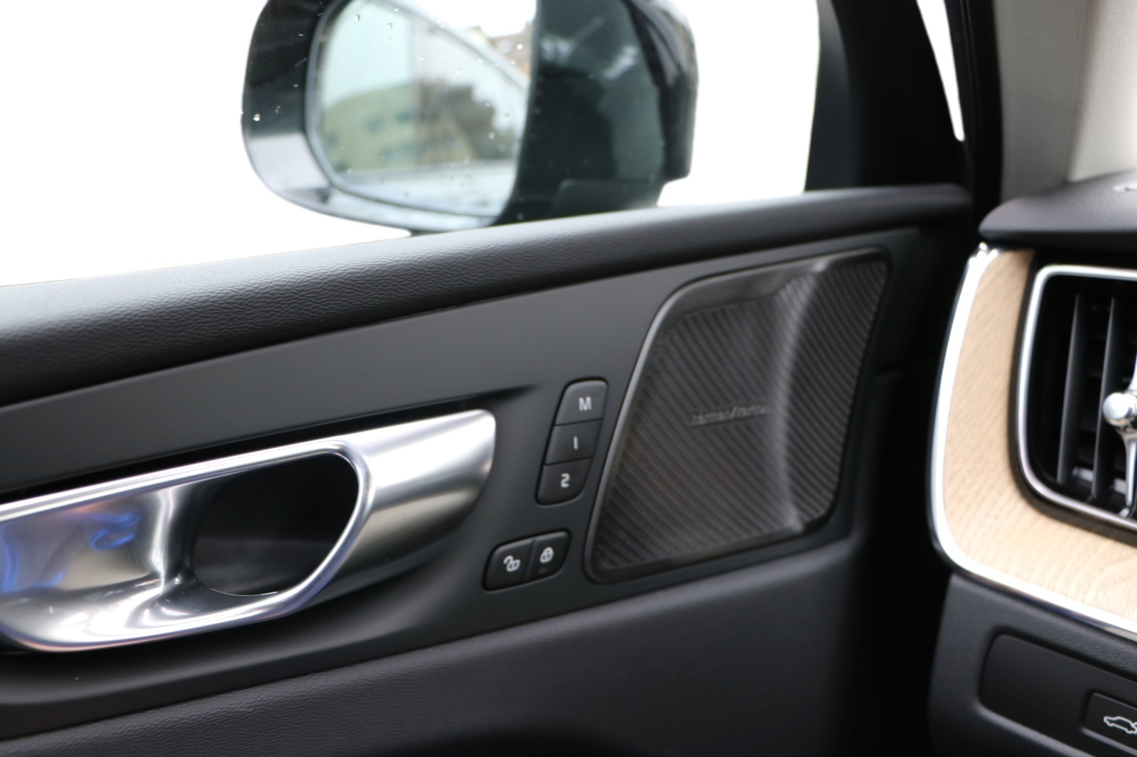 VOLVO XC60 T6 eAWD PluginHybrid Plus Dark Geartronic-image-17