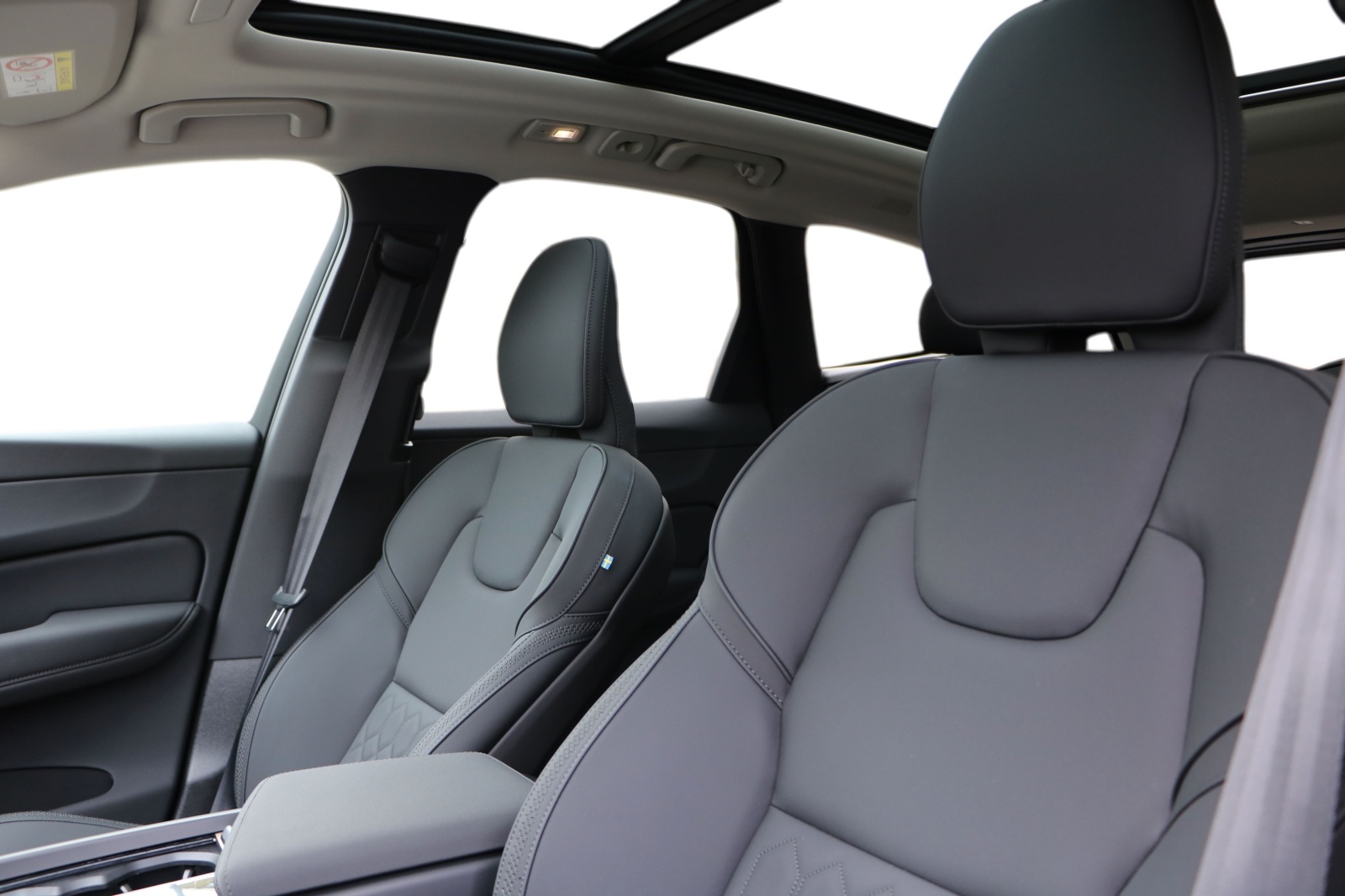 VOLVO XC60 T6 eAWD PluginHybrid Plus Dark Geartronic-image-10