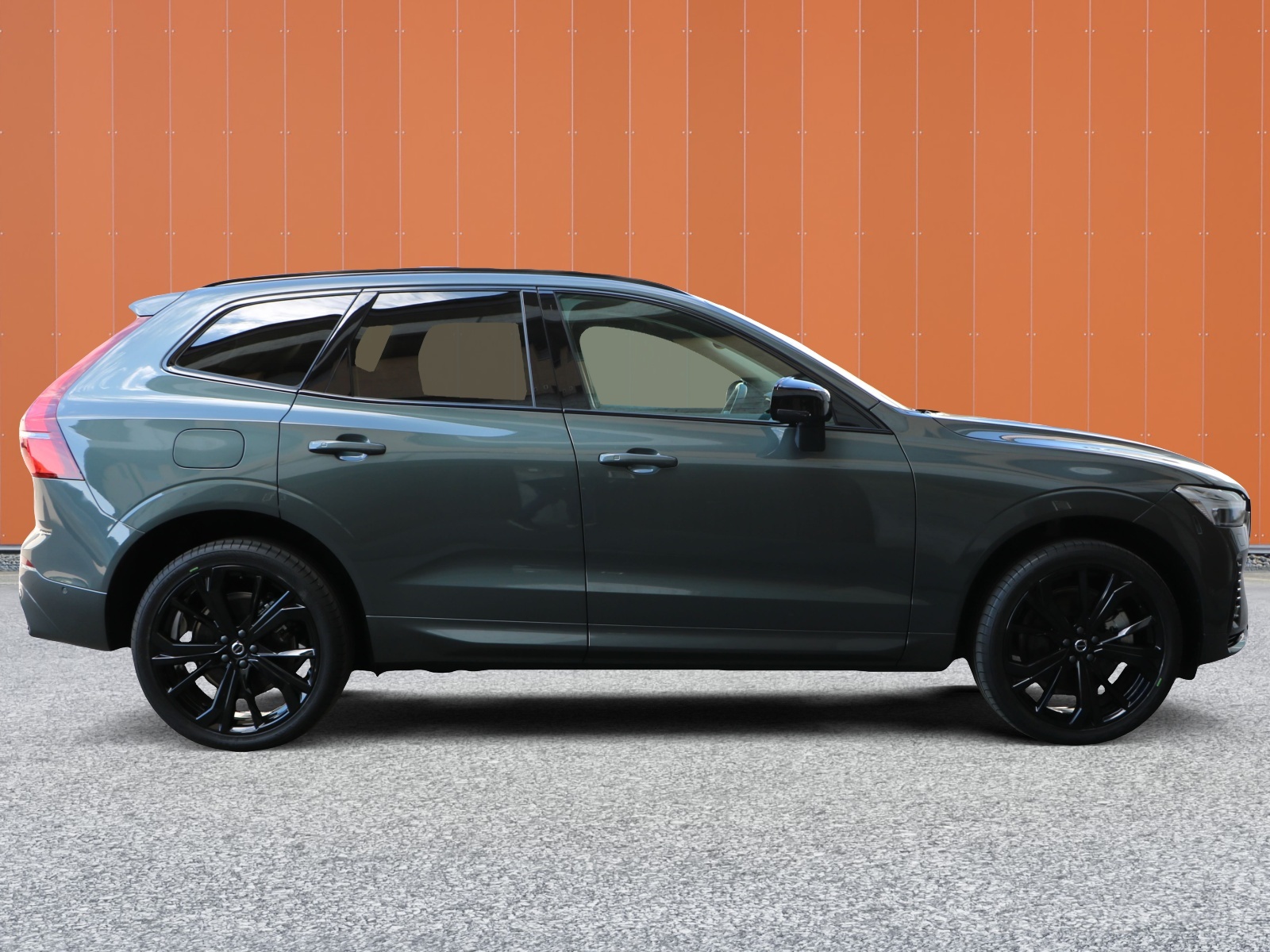 VOLVO XC60 T6 eAWD PluginHybrid Plus Dark Geartronic-image-5