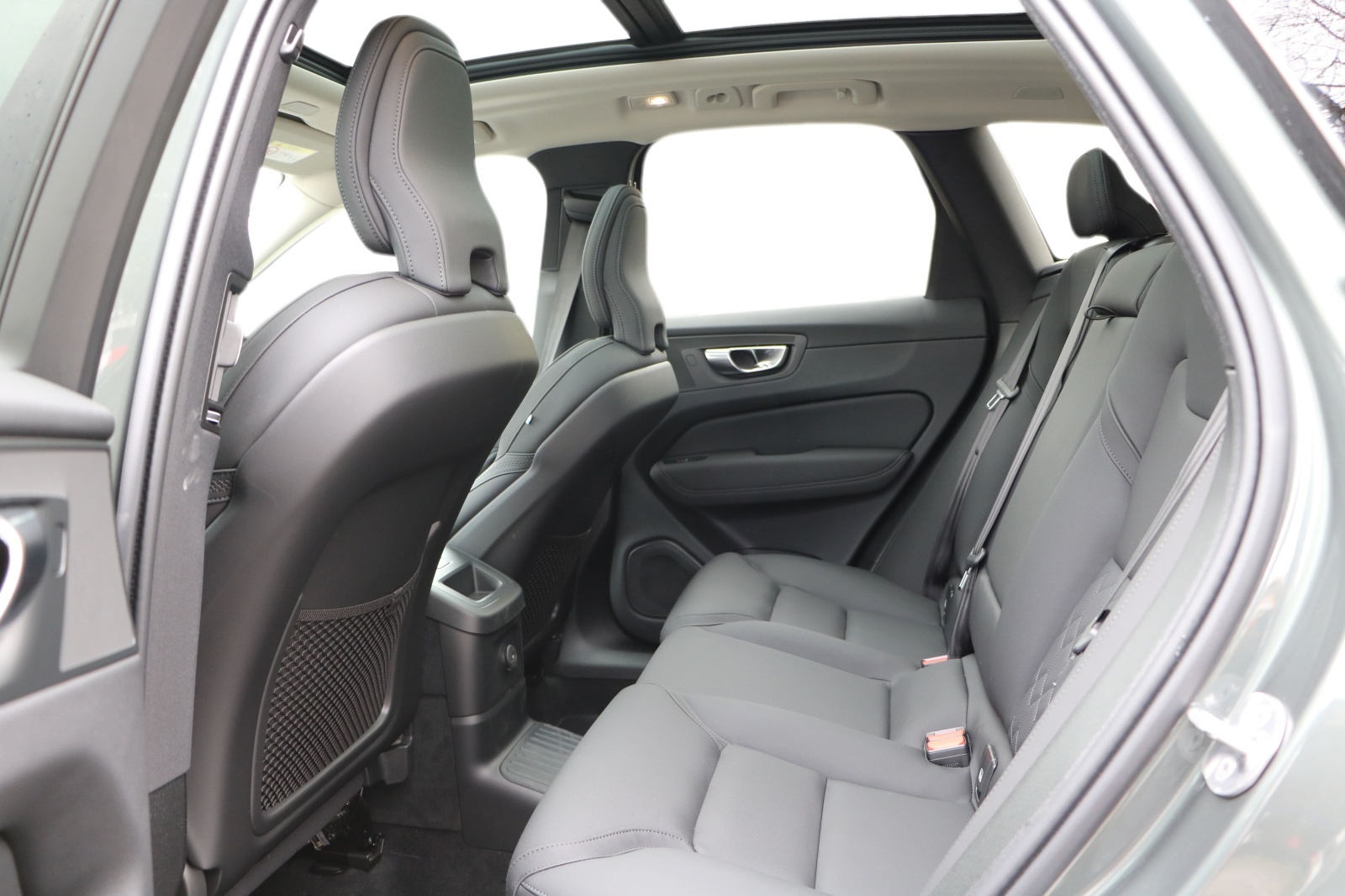 VOLVO XC60 T6 eAWD PluginHybrid Plus Dark Geartronic-image-13