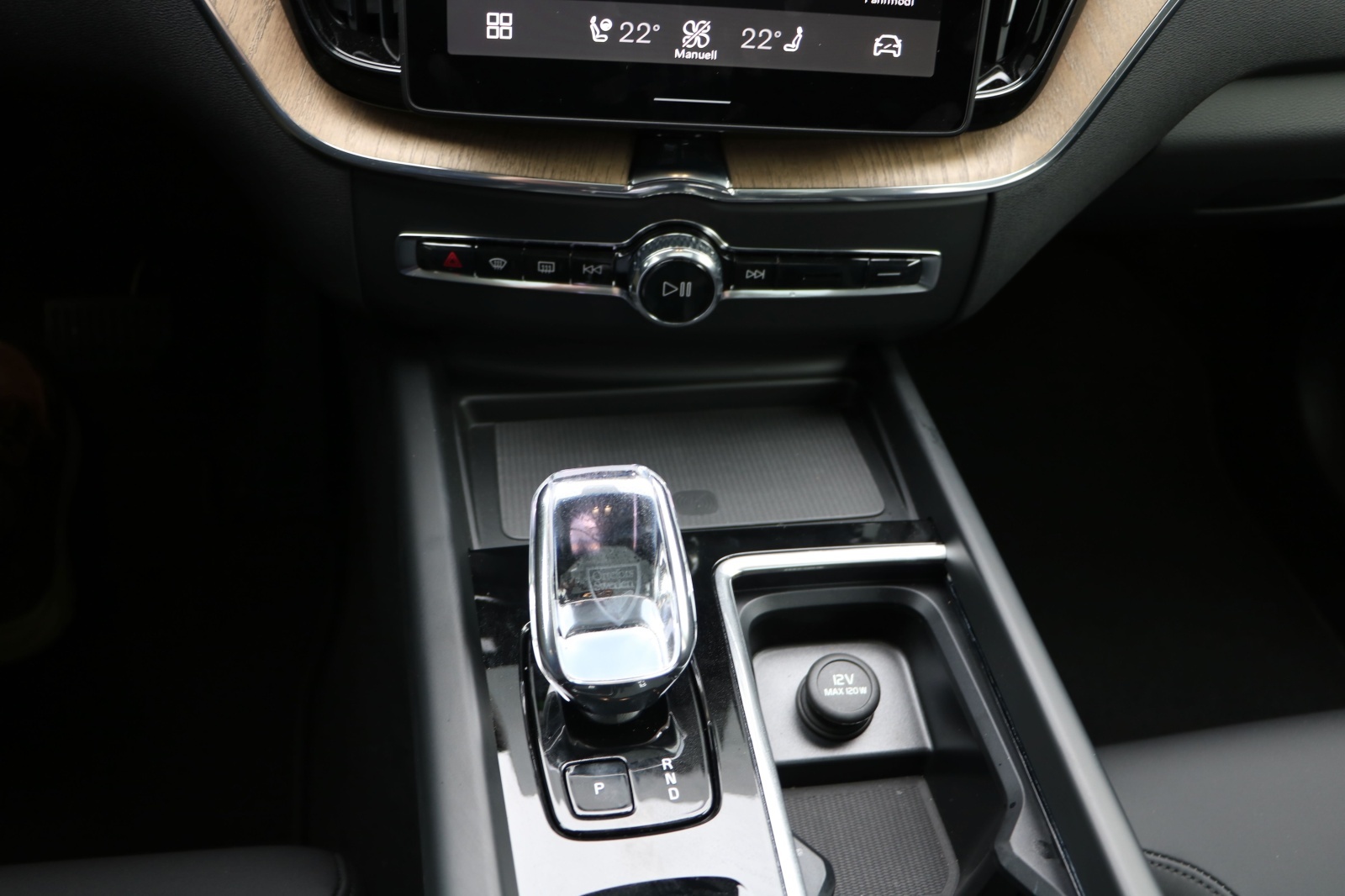 VOLVO XC60 T6 eAWD PluginHybrid Plus Dark Geartronic-image-16