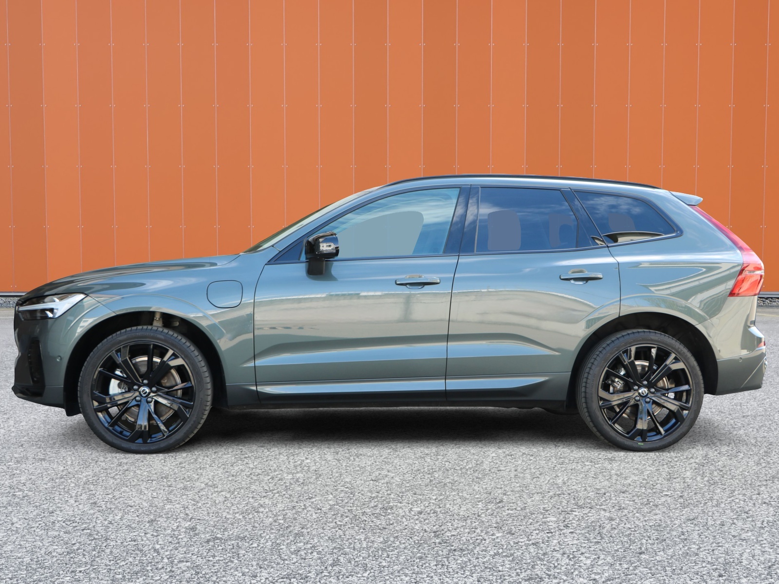 VOLVO XC60 T6 eAWD PluginHybrid Plus Dark Geartronic-showroom-element-2