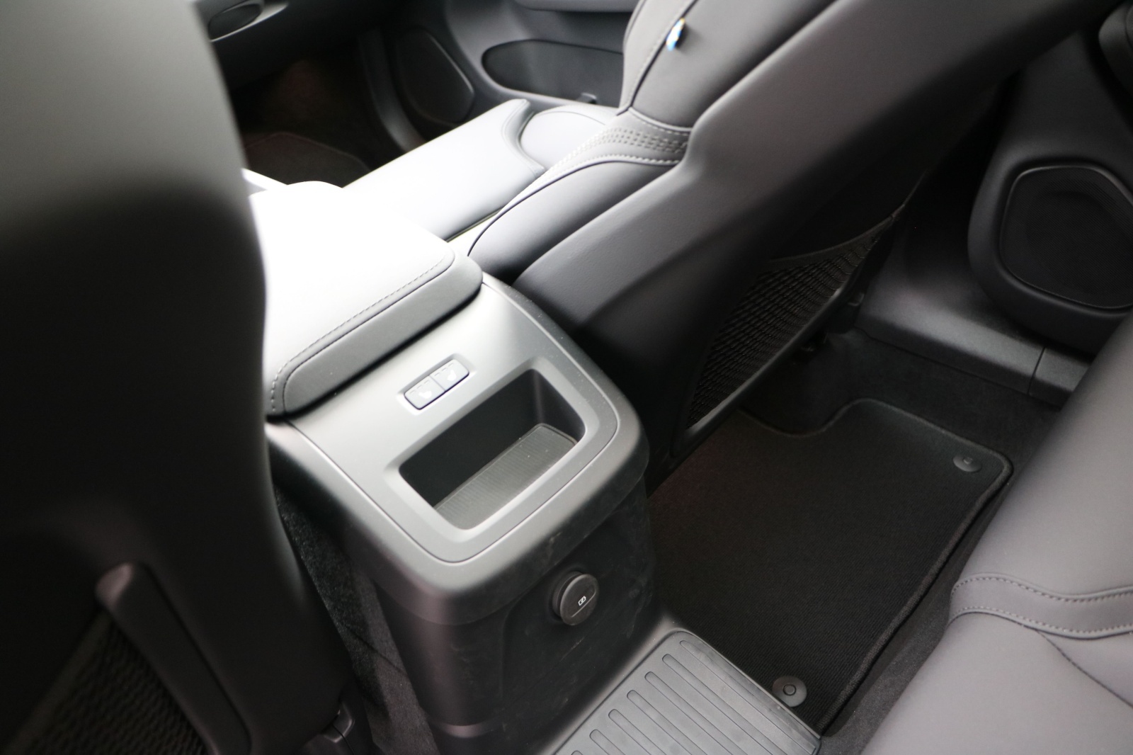 VOLVO XC60 T6 eAWD PluginHybrid Plus Dark Geartronic-image-14