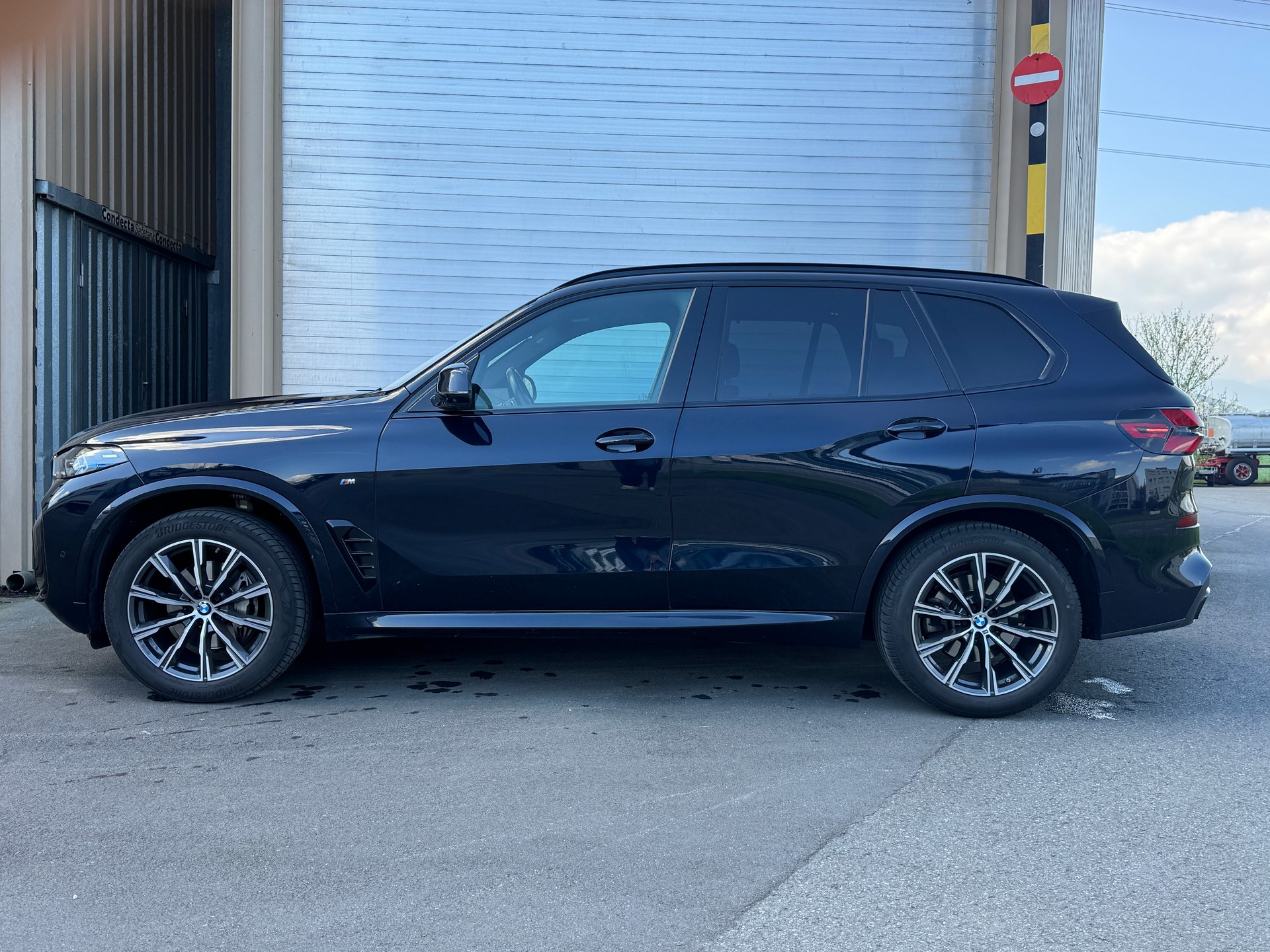 BMW X5 xDrive 48V 30d M Sport Steptronic-showroom-element-2