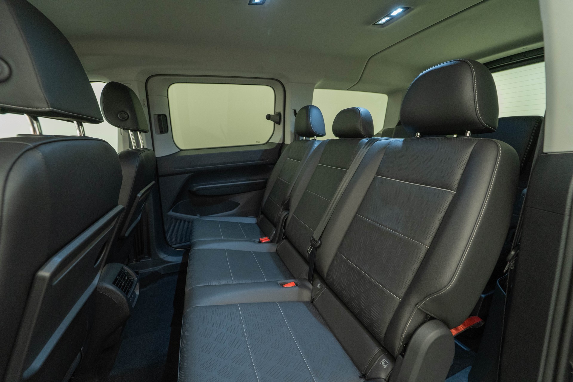 FORD Tourneo Grand Connect 1.5 EcoBoost 114 Titanium-image-8