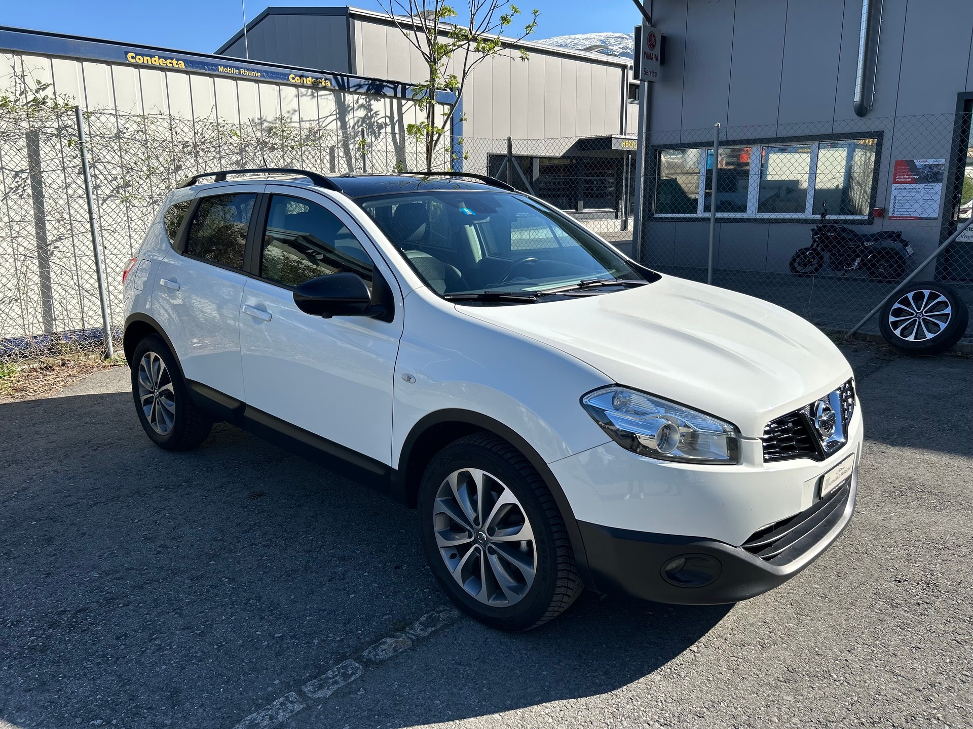 NISSAN Qashqai 2.0 dCi 4WD 360 Automatic-image-2