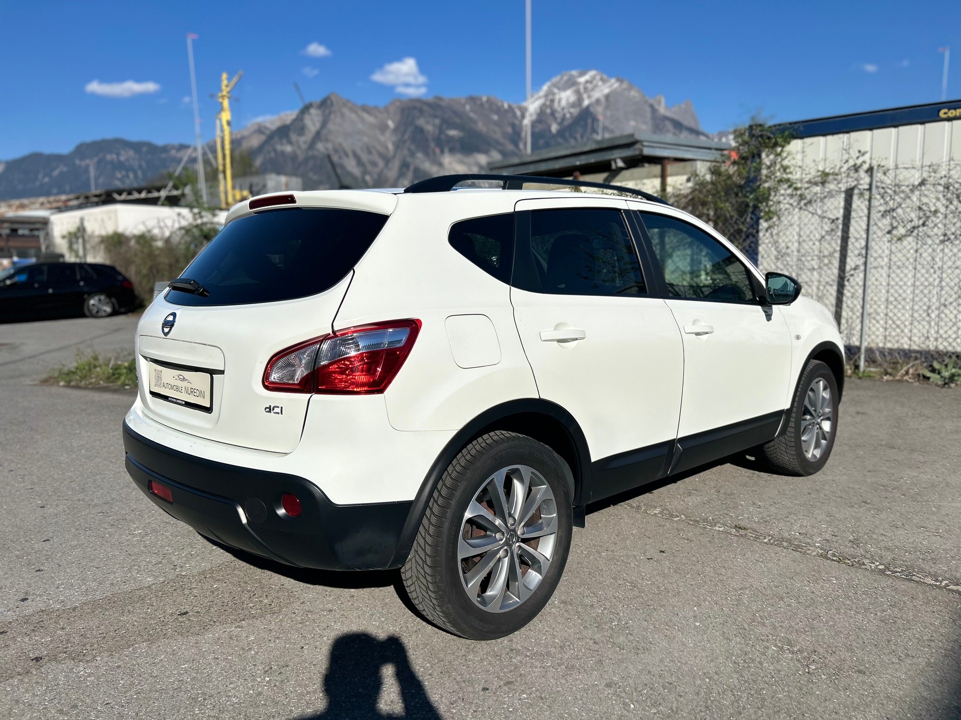 NISSAN Qashqai 2.0 dCi 4WD 360 Automatic-image-1