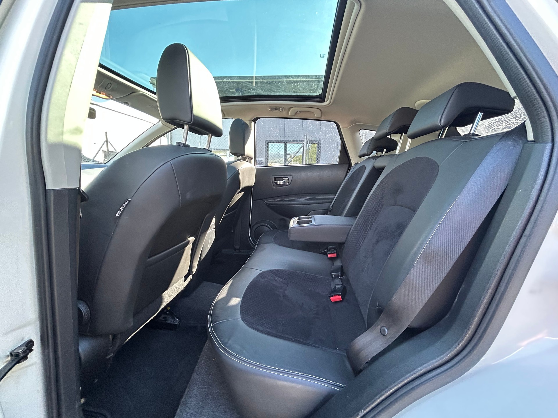 NISSAN Qashqai 2.0 dCi 4WD 360 Automatic-image-10