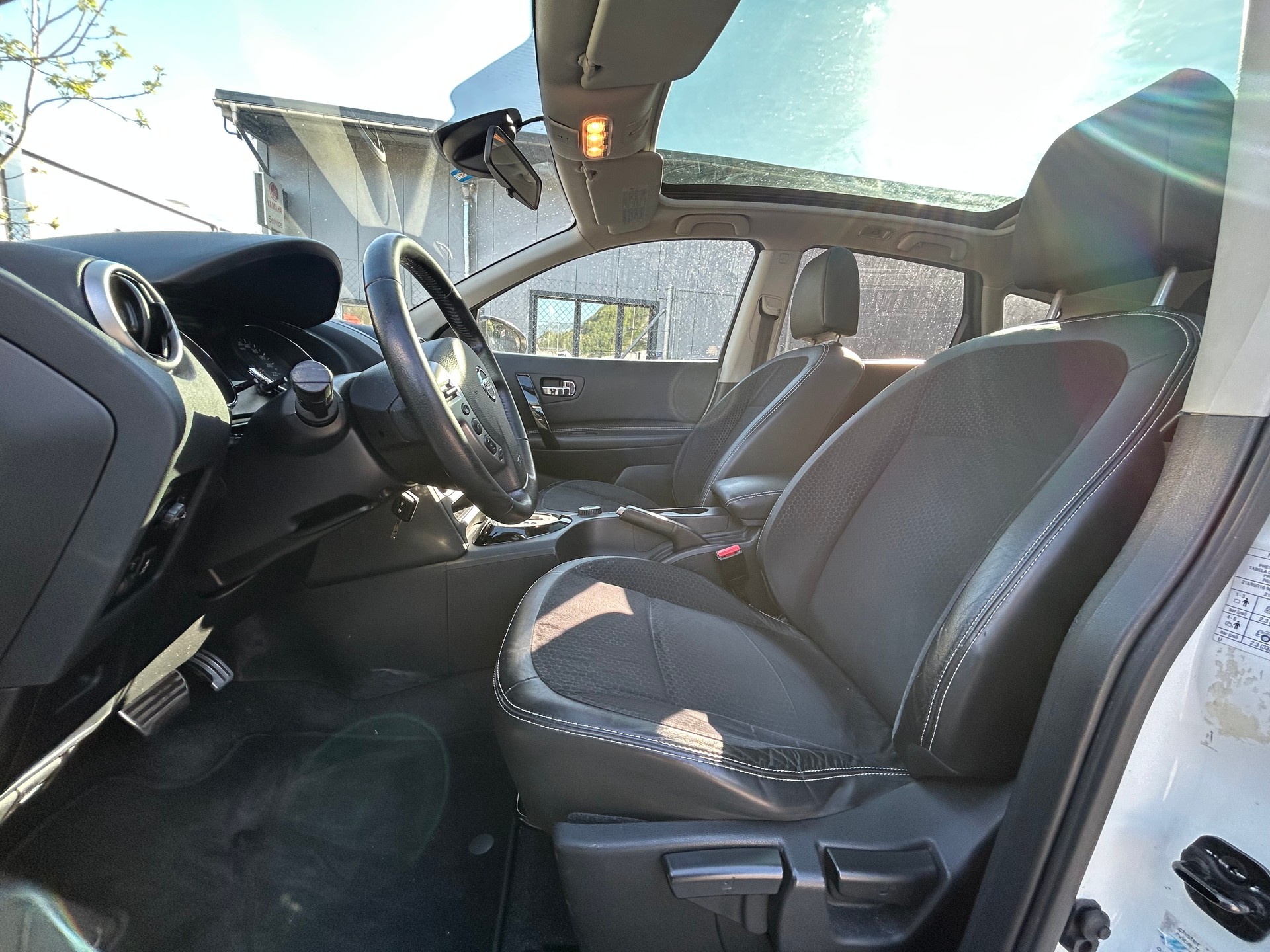 NISSAN Qashqai 2.0 dCi 4WD 360 Automatic-image-9
