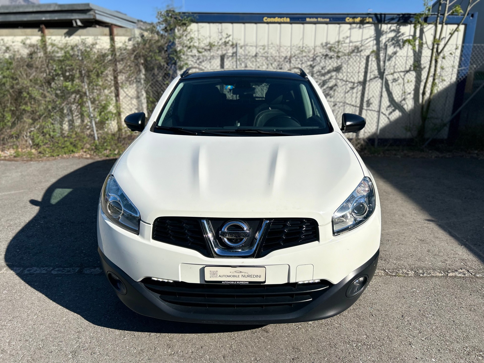 NISSAN Qashqai 2.0 dCi 4WD 360 Automatic-image-4