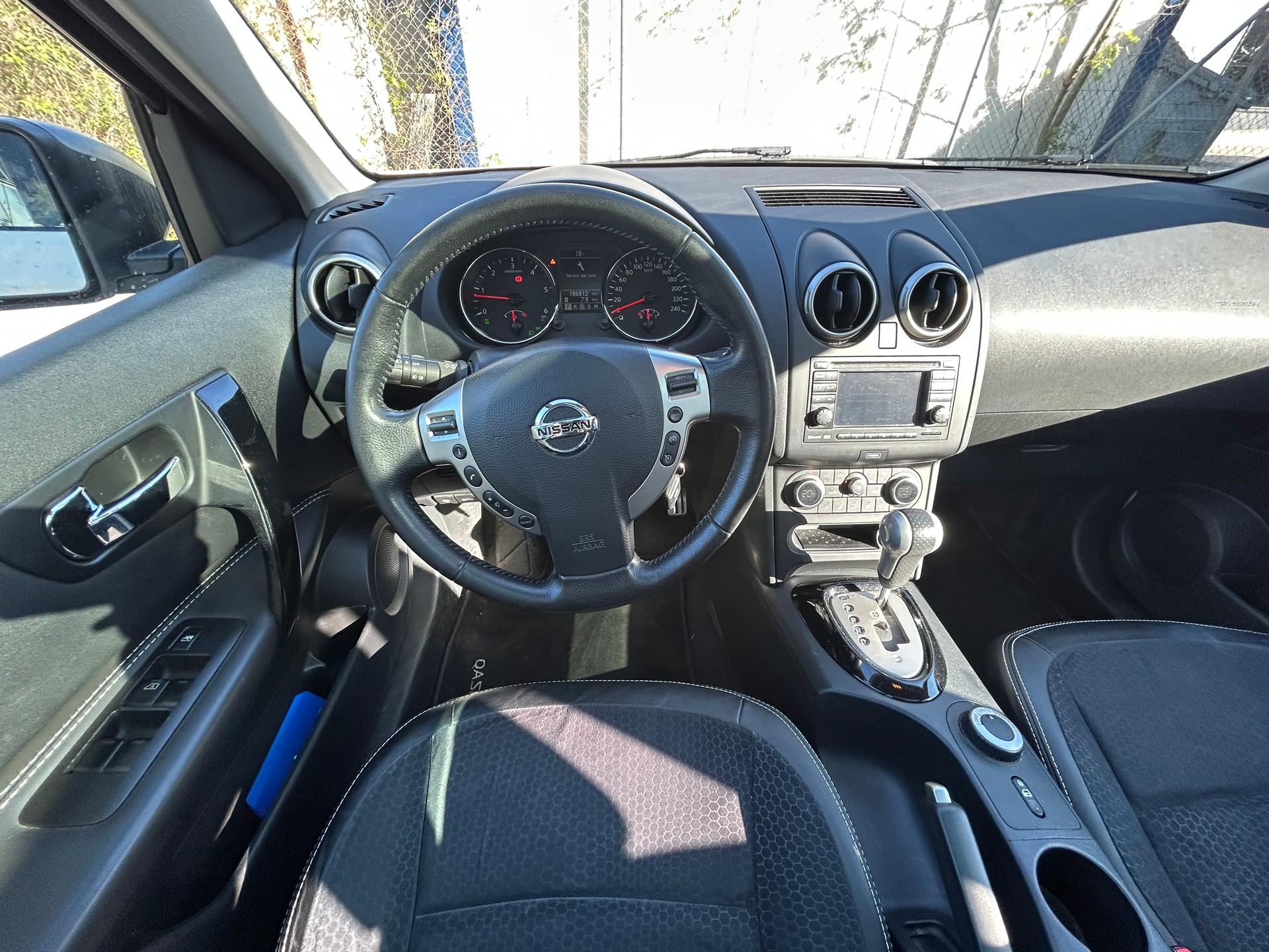 NISSAN Qashqai 2.0 dCi 4WD 360 Automatic-image-6