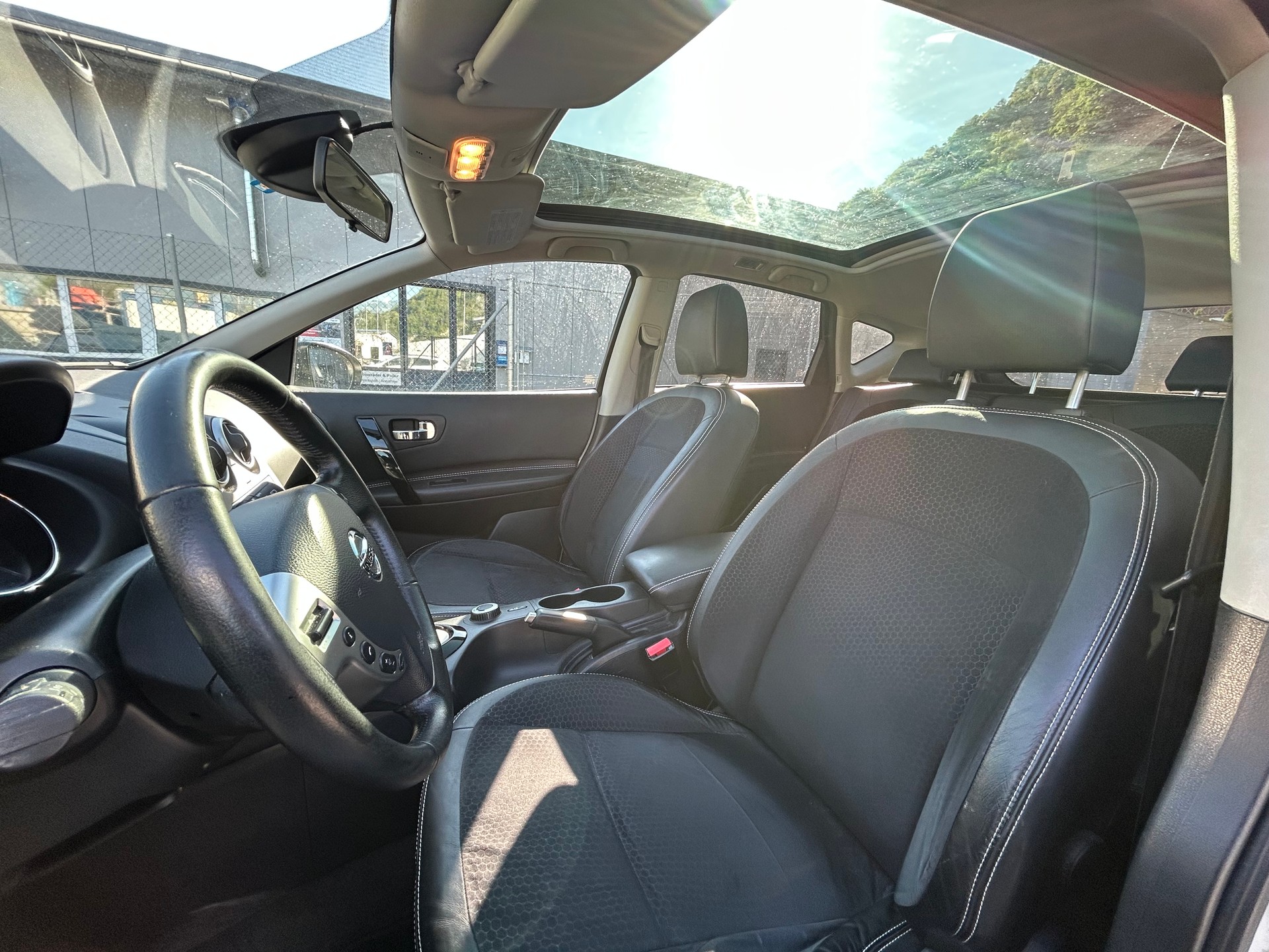 NISSAN Qashqai 2.0 dCi 4WD 360 Automatic-image-8