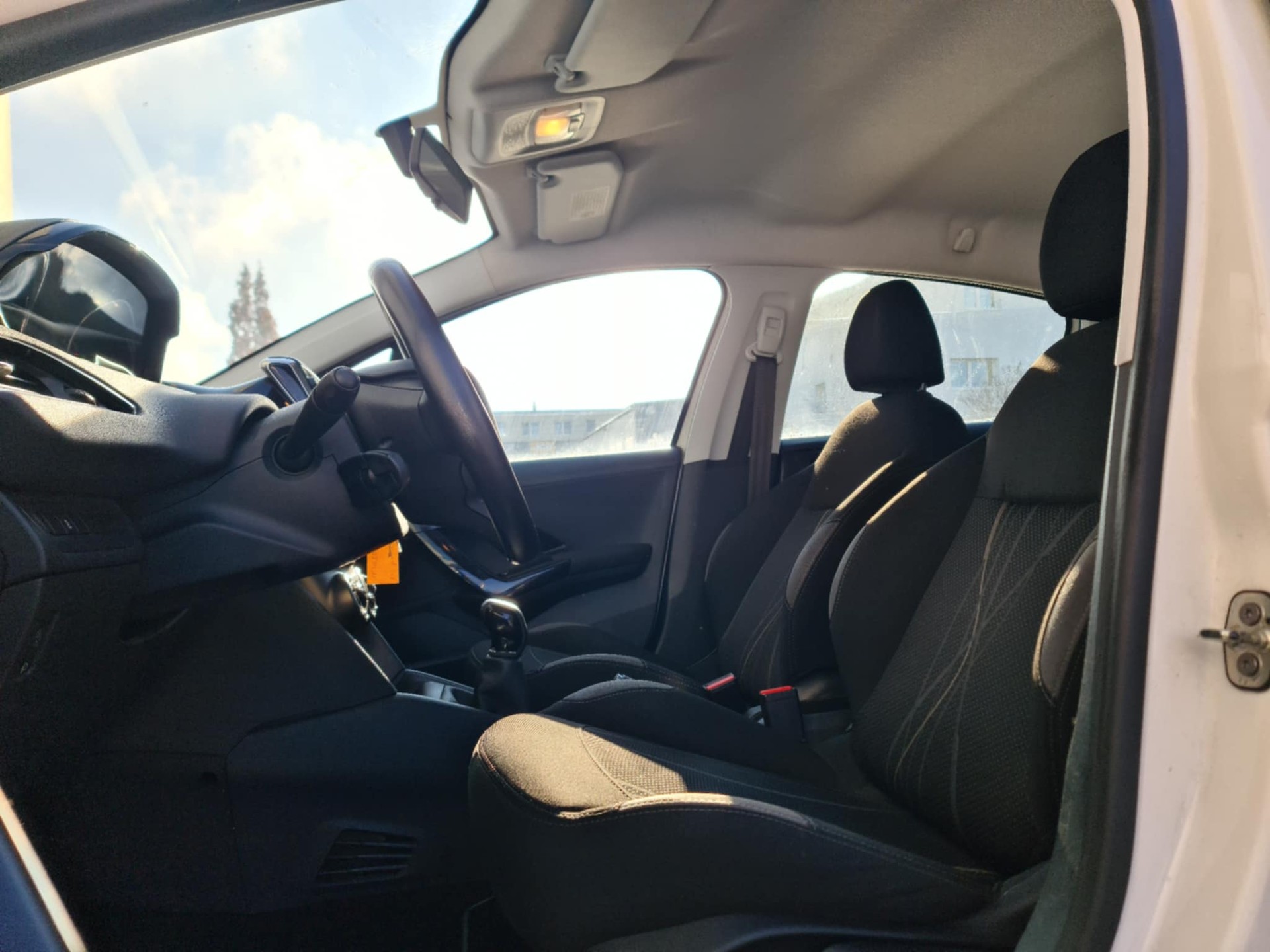 PEUGEOT 208 1.2 VTI Active-image-12