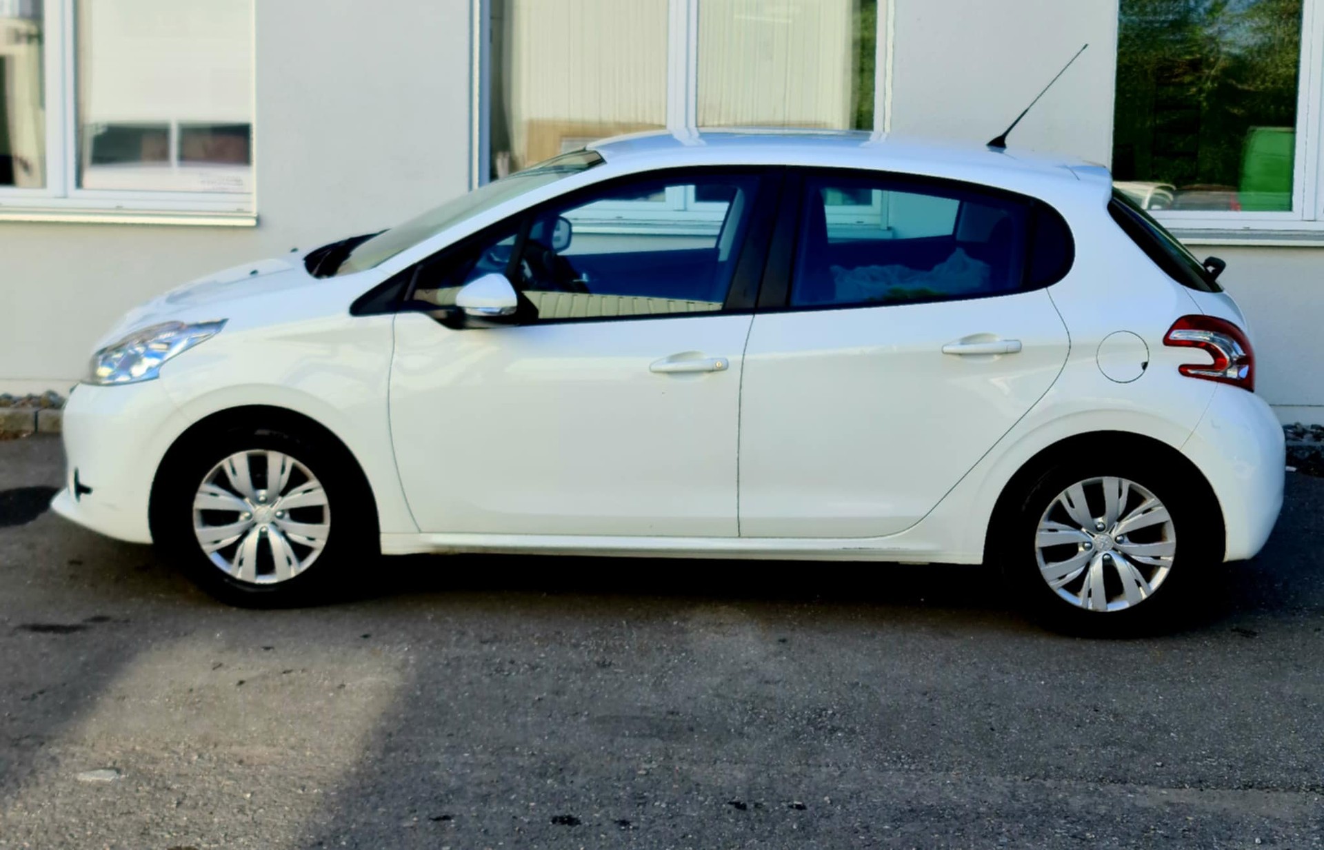 PEUGEOT 208 1.2 VTI Active-image-5