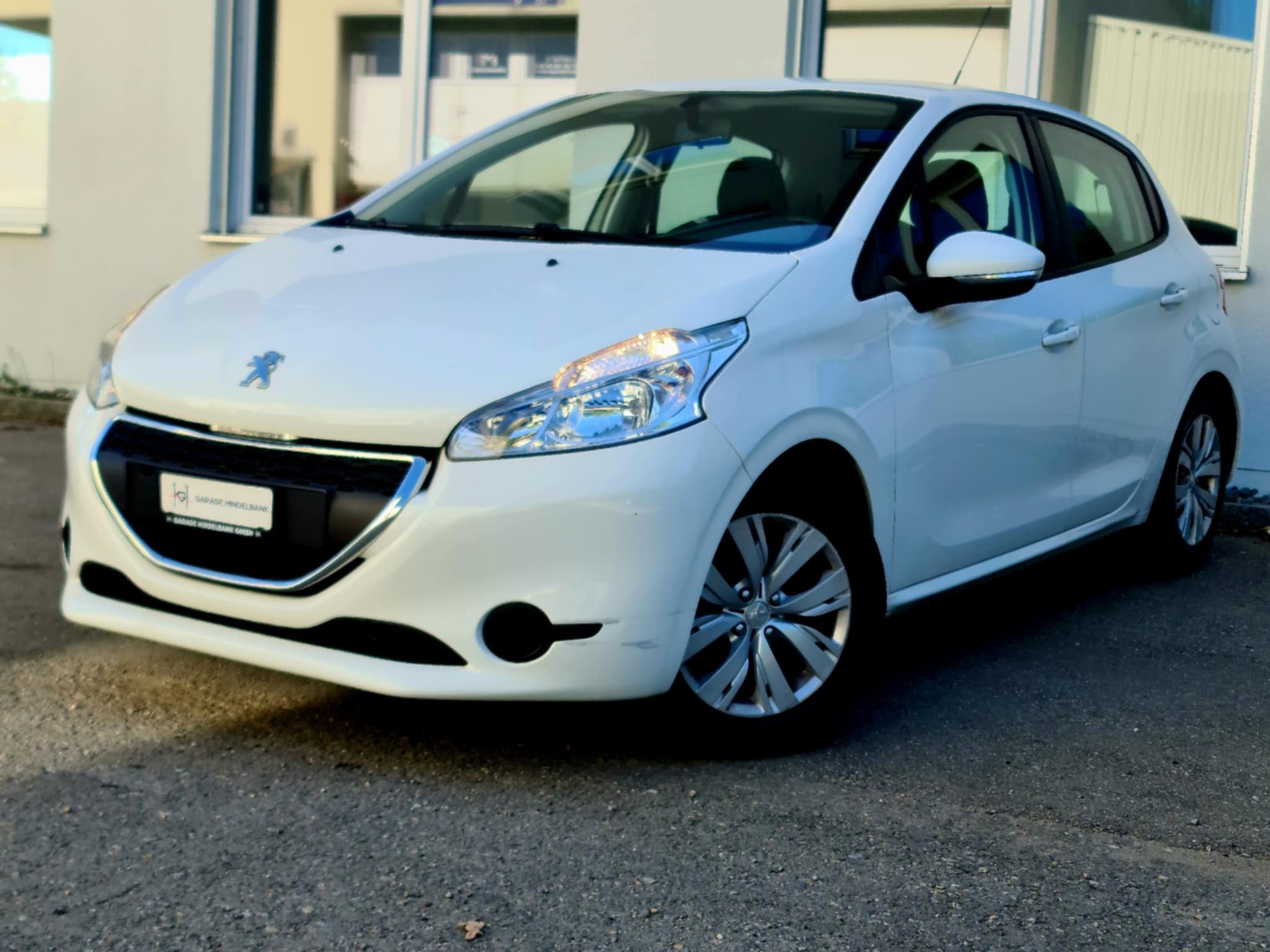 PEUGEOT 208 1.2 VTI Active-image-0