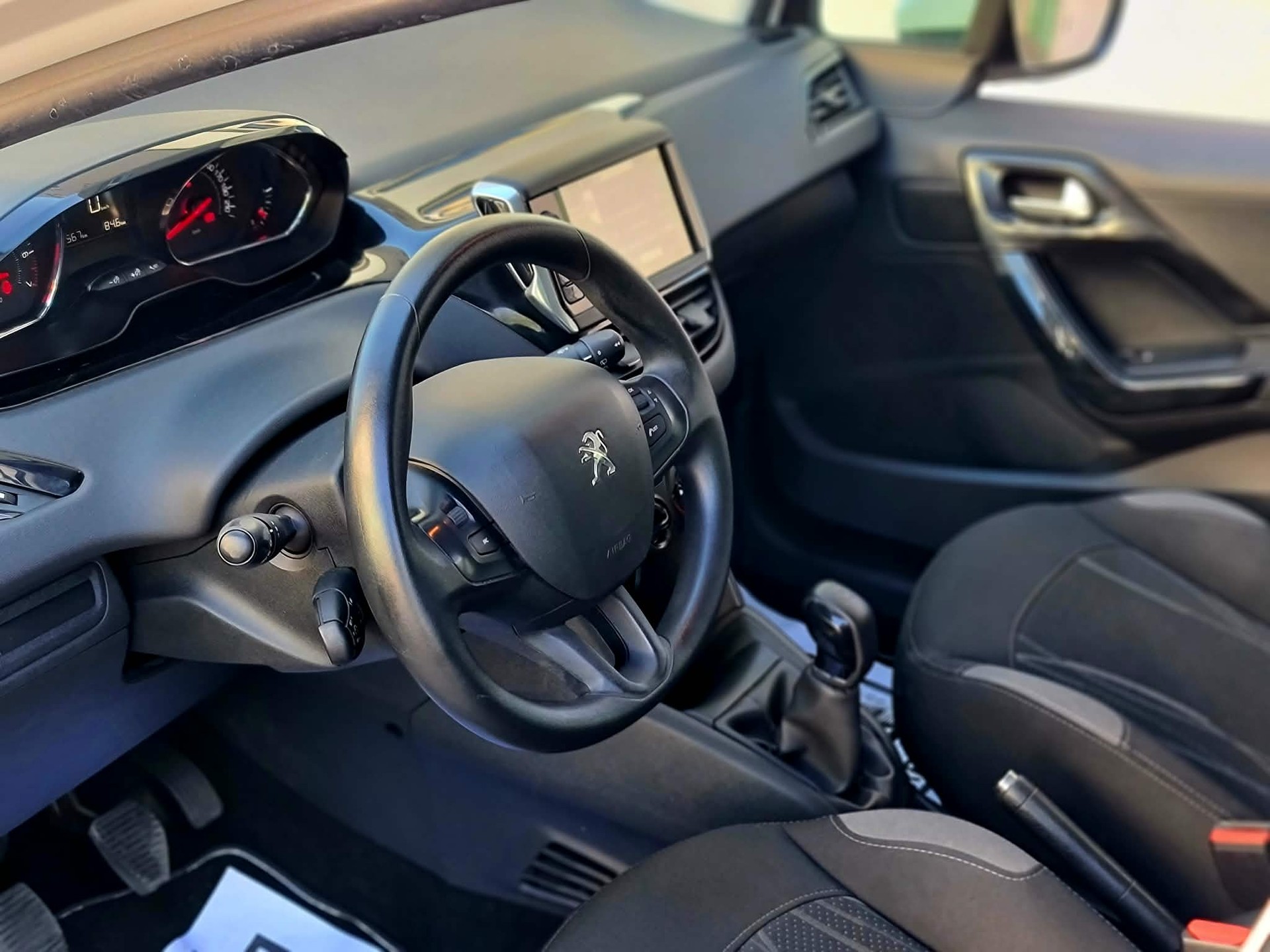 PEUGEOT 208 1.2 VTI Active-image-10