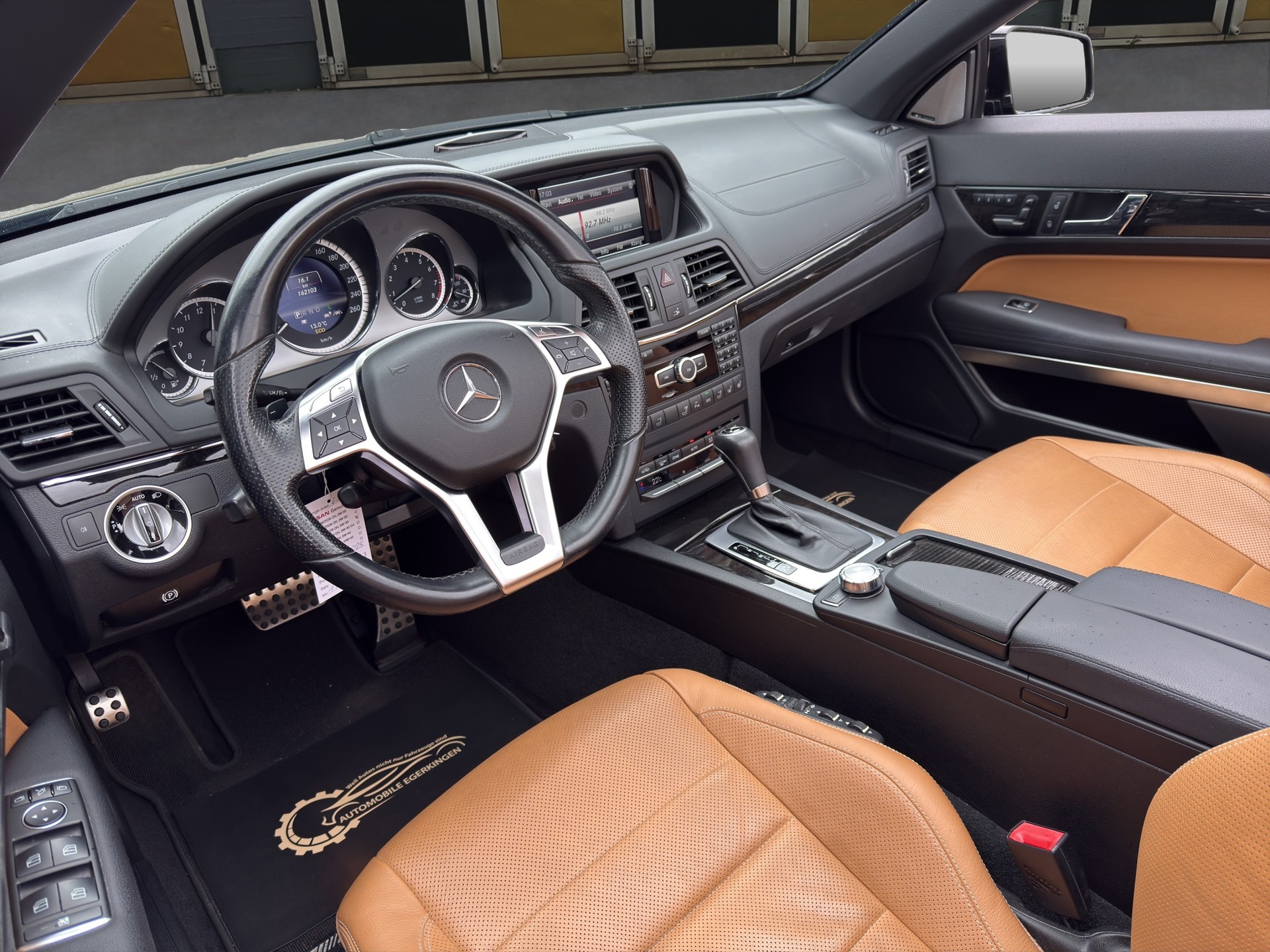 MERCEDES-BENZ E 350 BlueEF Avantgarde Cabriolet-image-8