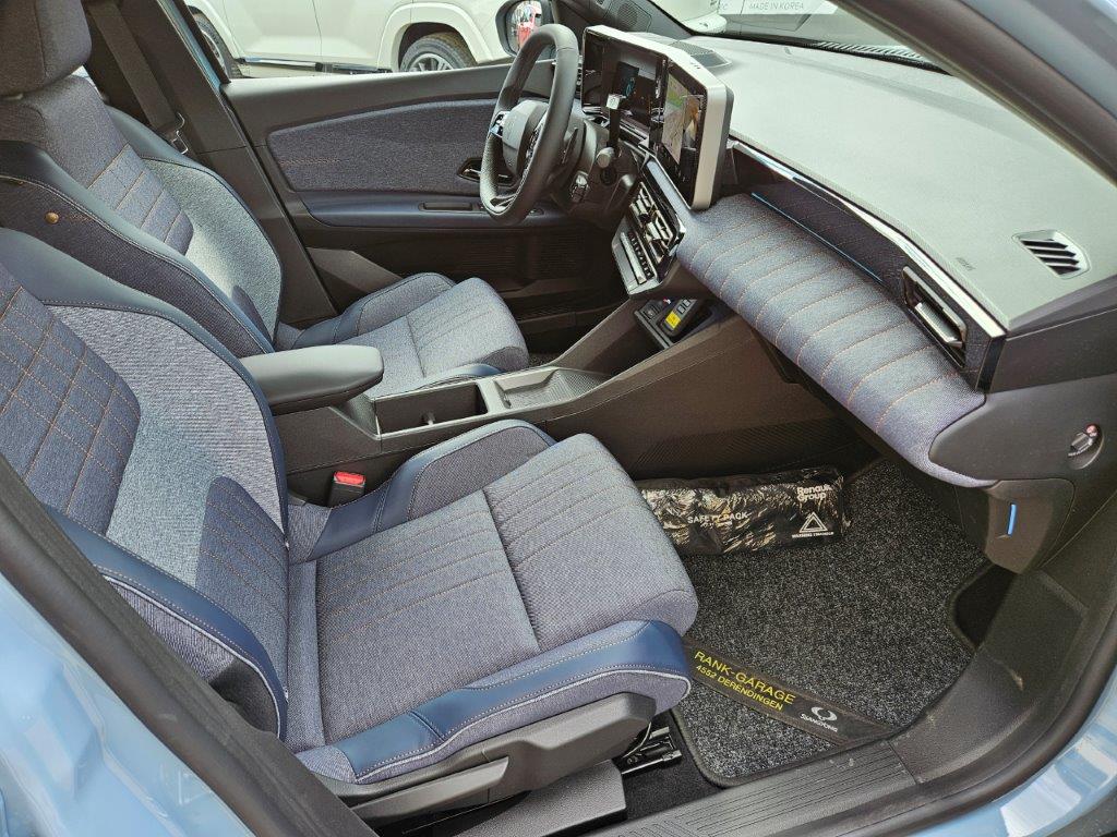 RENAULT R4 E-Tech Comfort Range techno-image-15