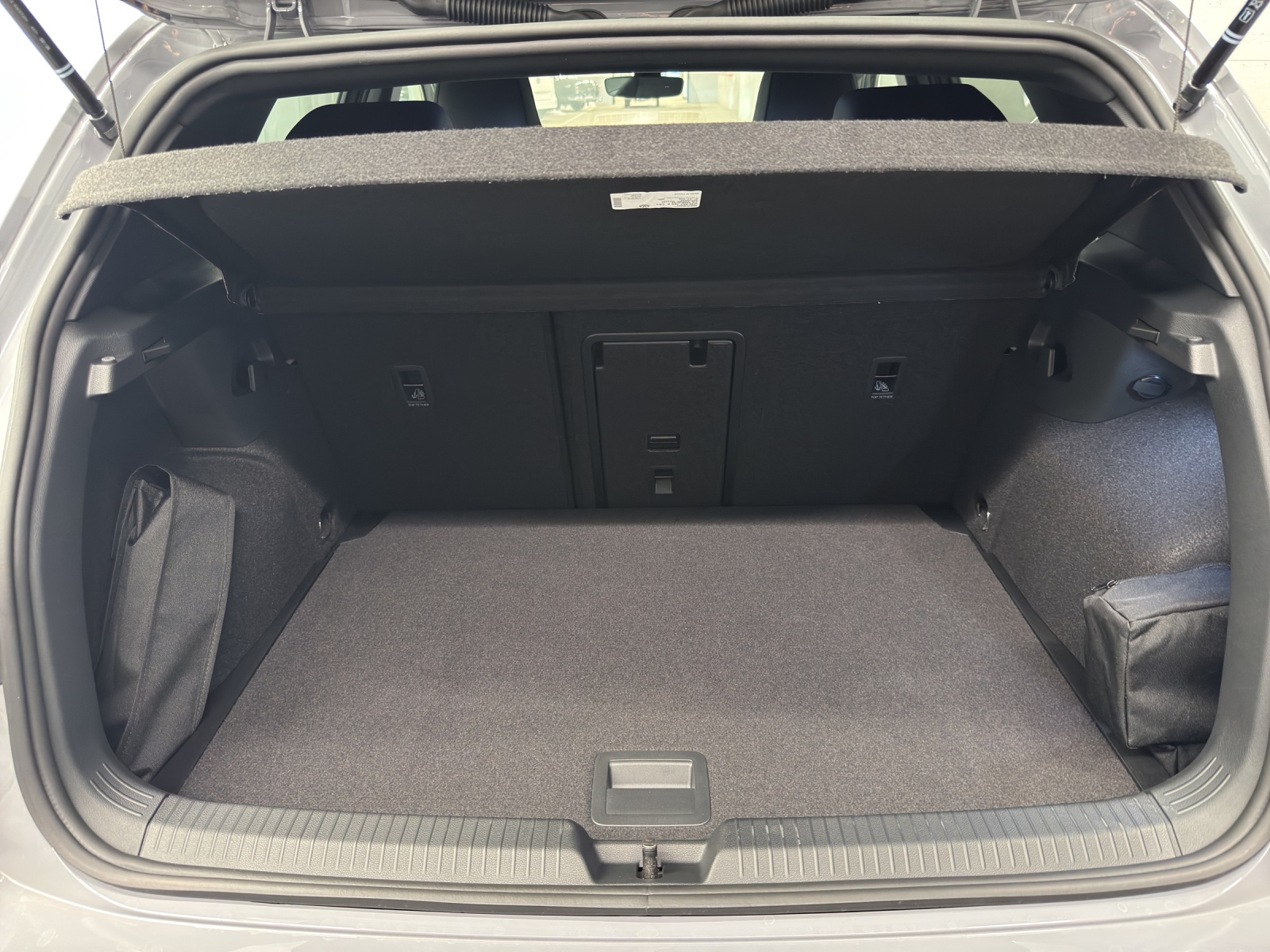 VW Golf VIII 1.5 eTSI R-Line DSG-image-10