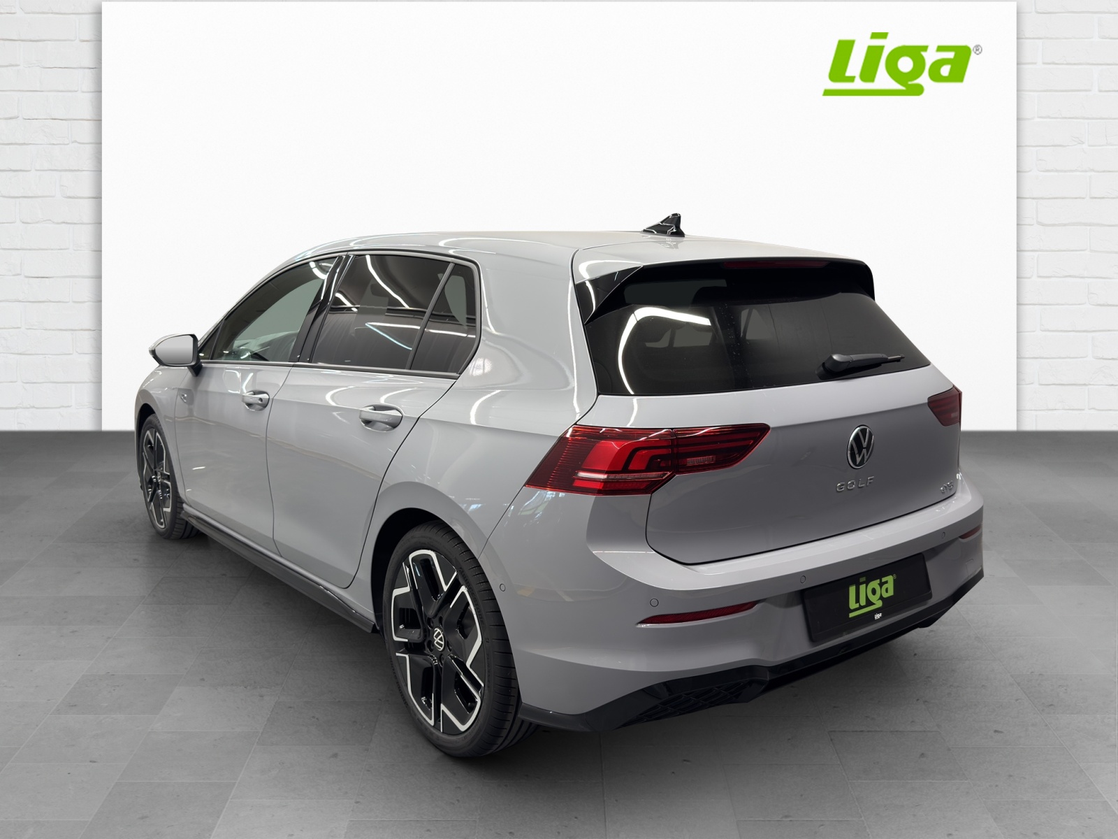 VW Golf VIII 1.5 eTSI R-Line DSG-image-3