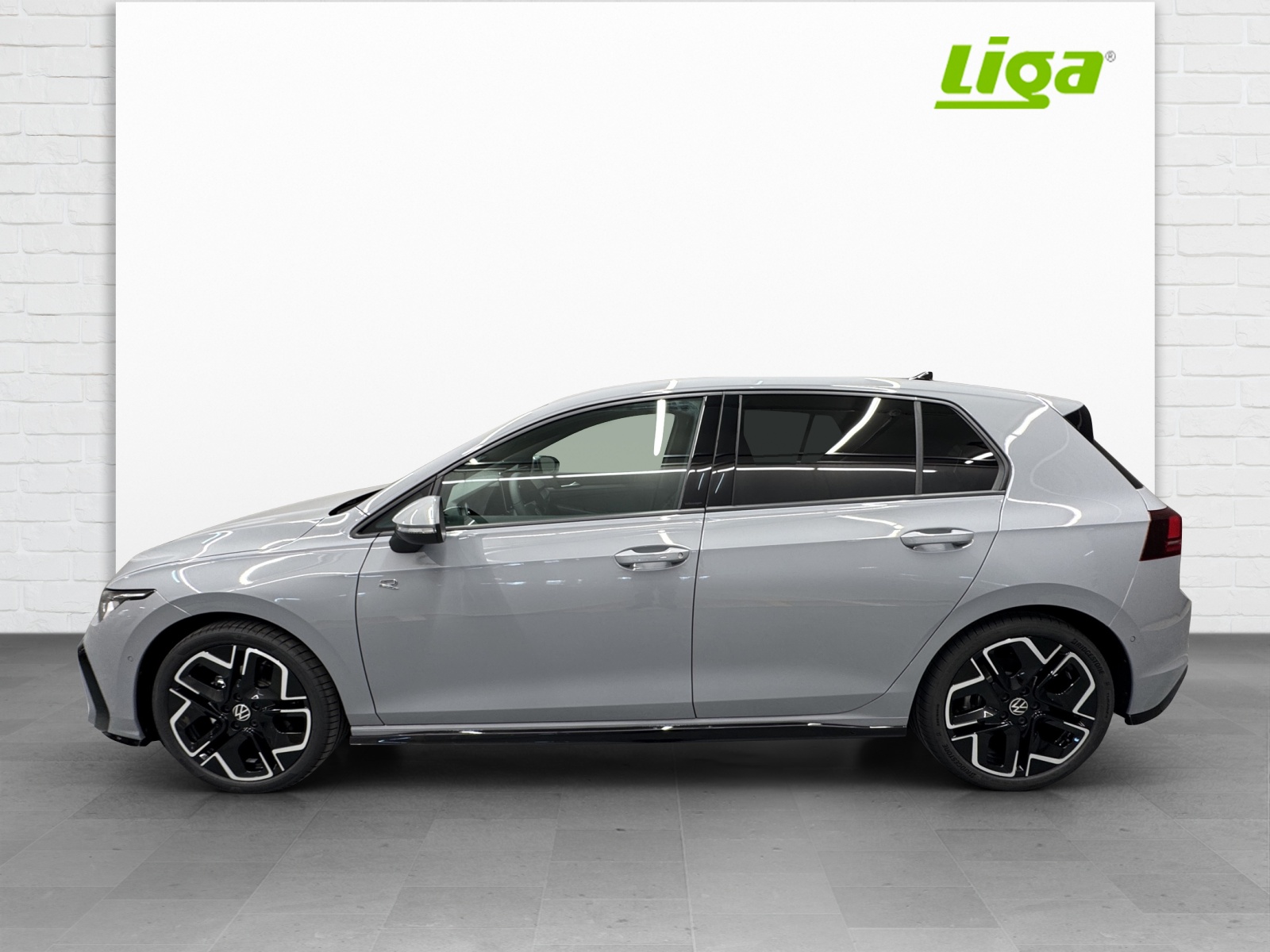 VW Golf VIII 1.5 eTSI R-Line DSG-image-2