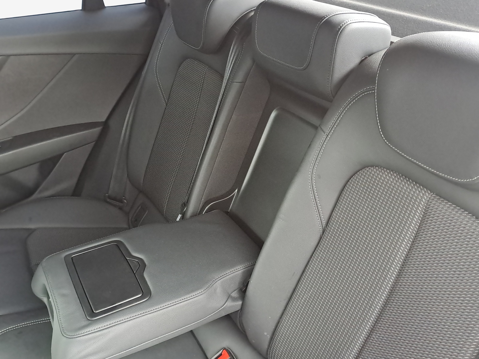 AUDI Q2 35 TFSI S line S-tronic-image-11
