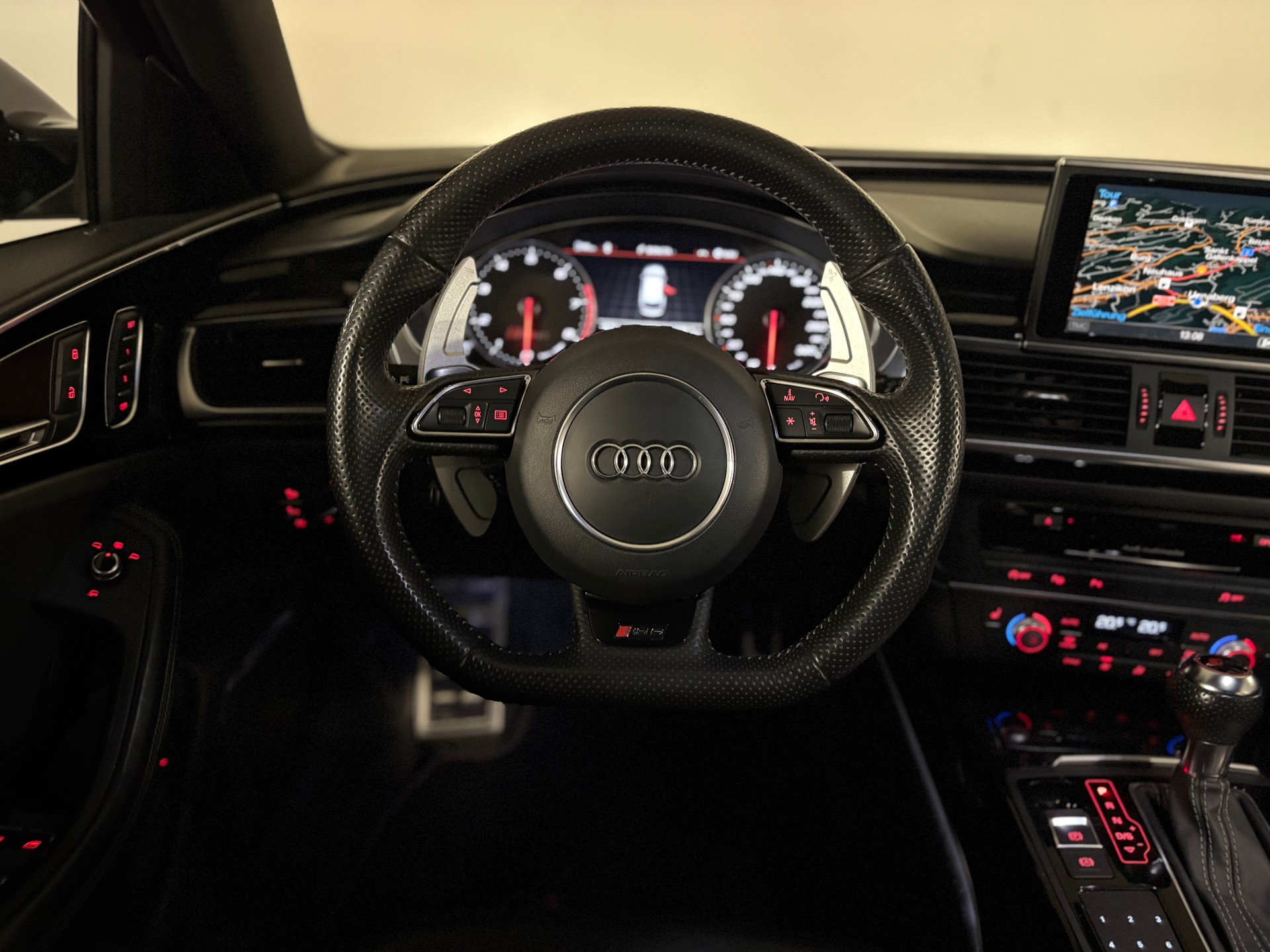 AUDI RS6 Avant 4.0 TFSI V8 quattro Tiptronic 600 ab MFK-image-15