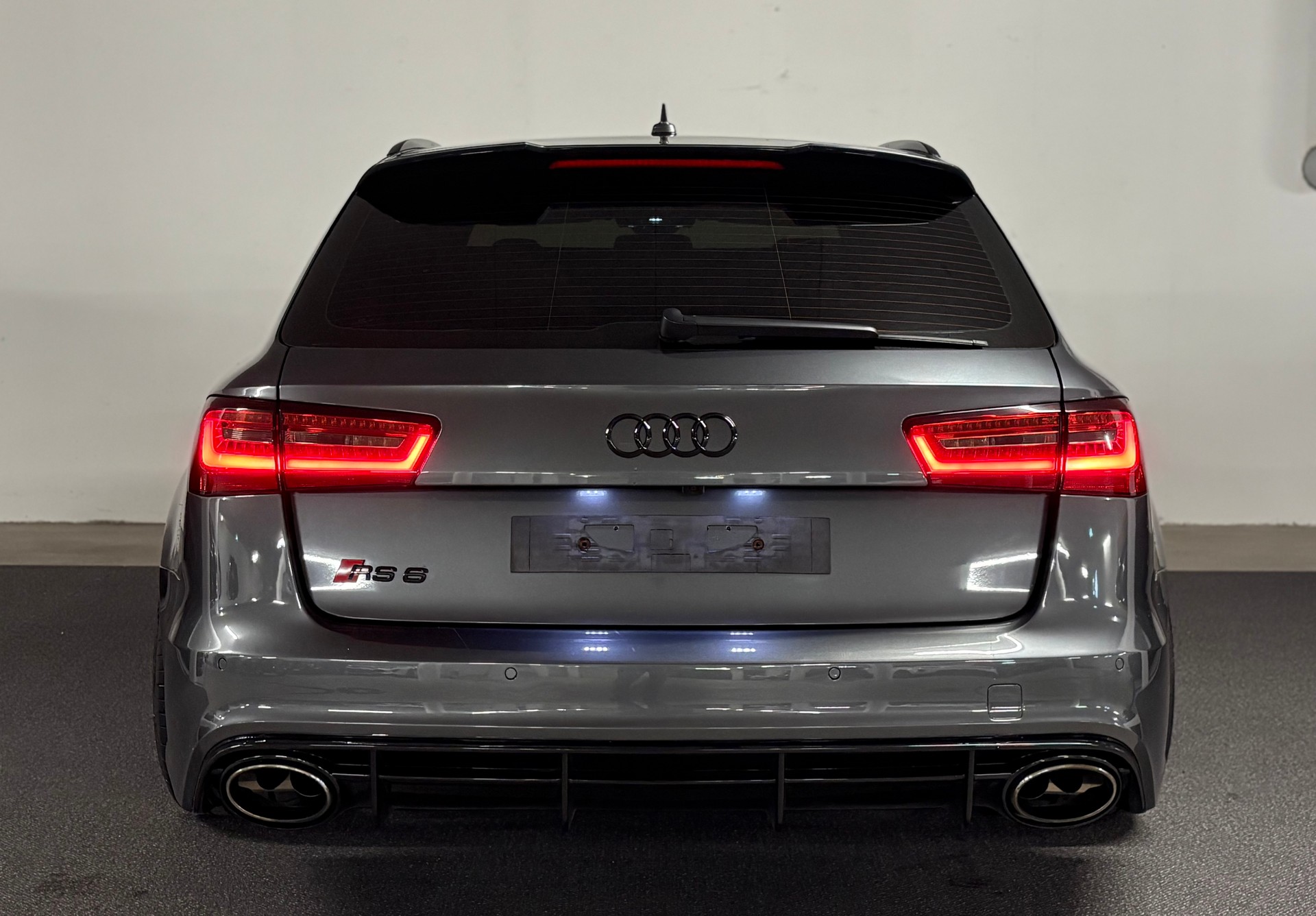 AUDI RS6 Avant 4.0 TFSI V8 quattro Tiptronic 600 ab MFK-image-4