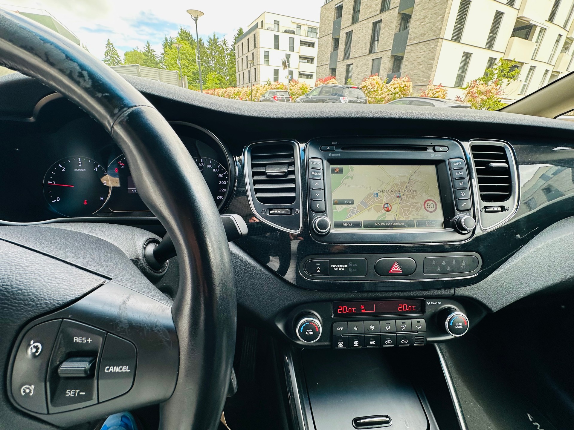 KIA Carens 1.7 CRDi Swiss Eco Edition-image-13