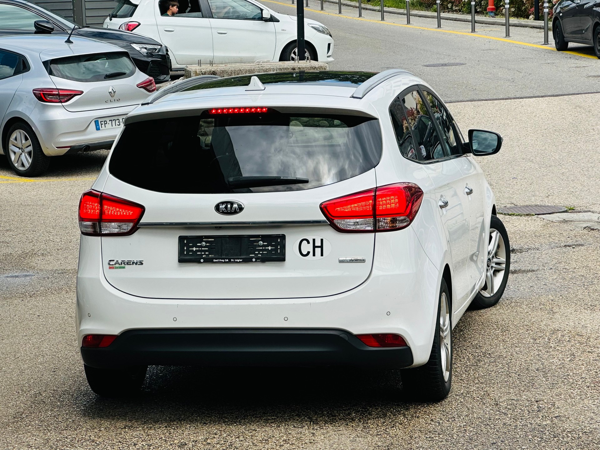 KIA Carens 1.7 CRDi Swiss Eco Edition-image-8