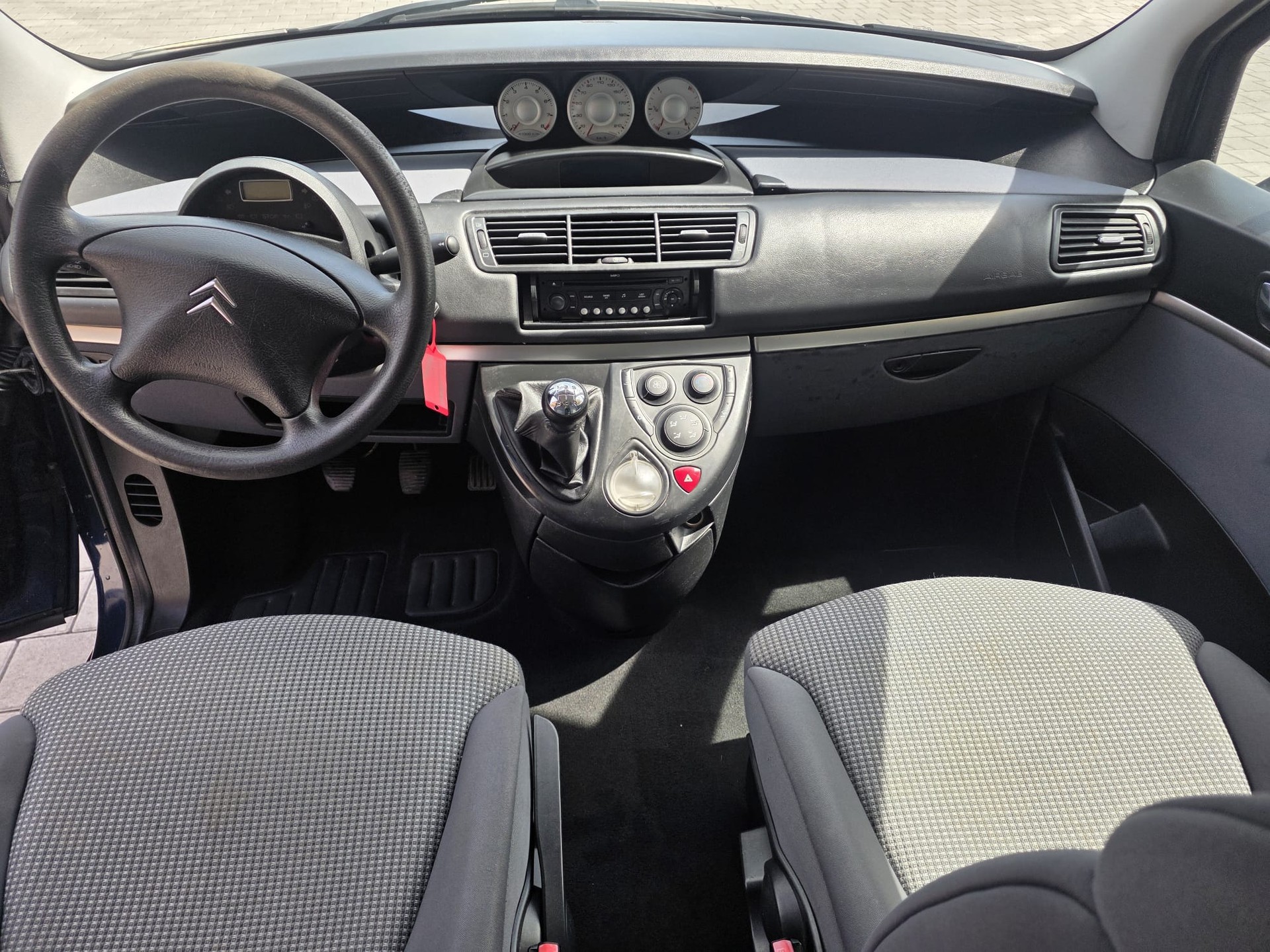 CITROEN C8 2.0 16V Essentiel (X)-image-8
