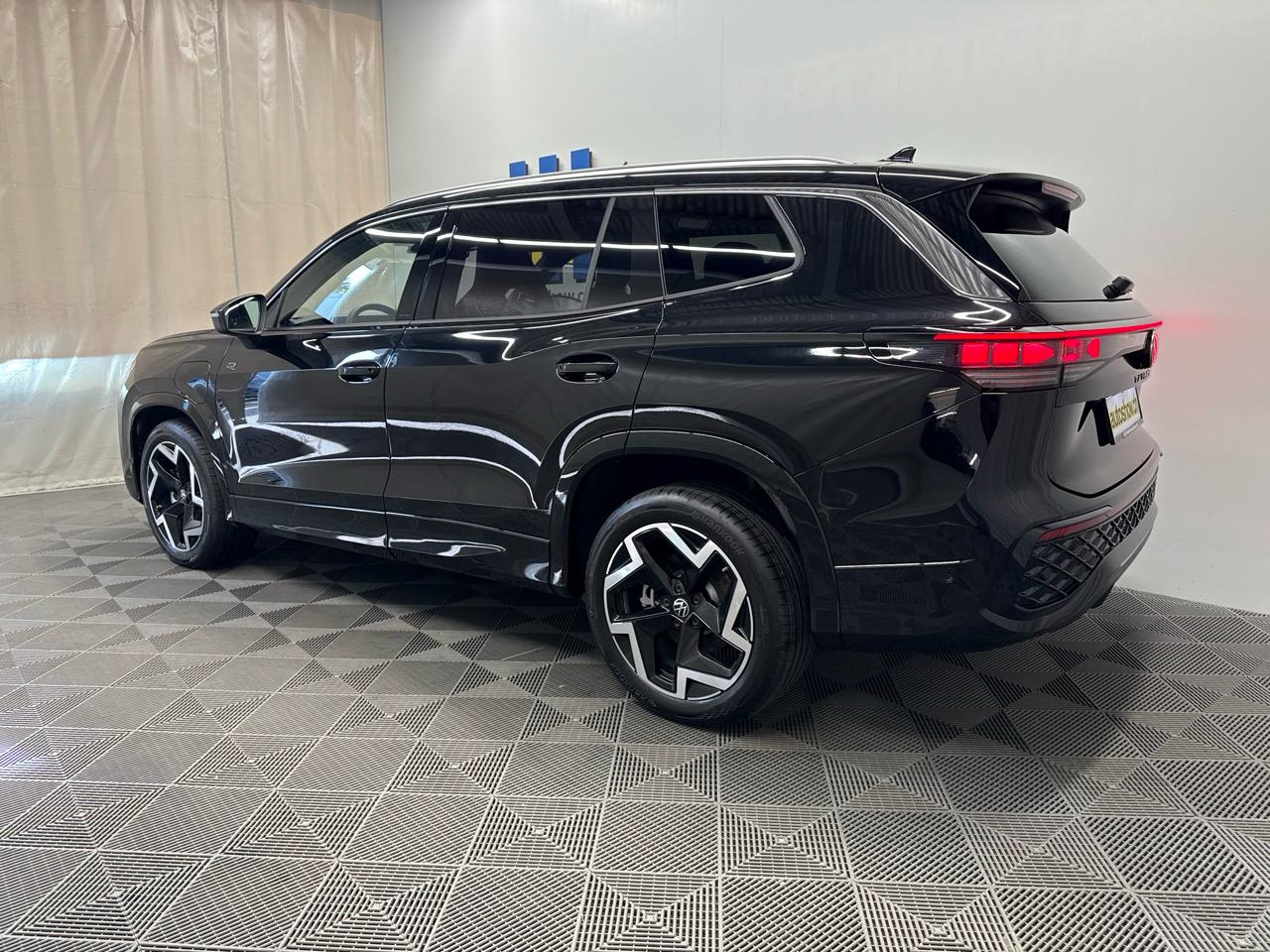 VW Tayron 1.5 TSI PHEV R-Line Black Style-image-1
