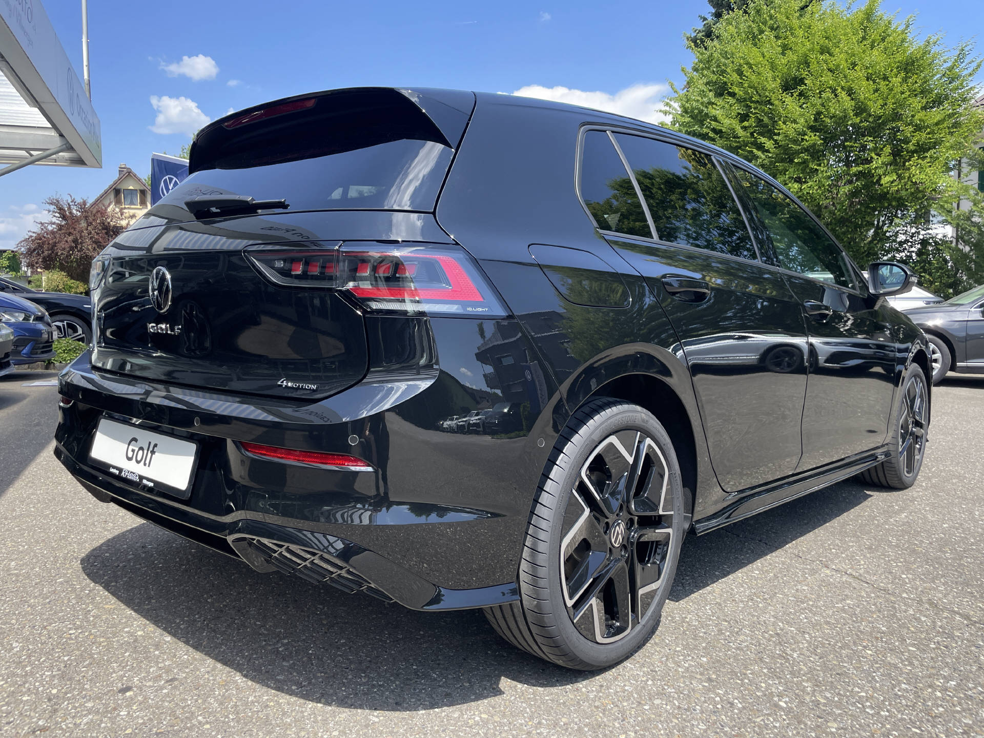 VW Golf VIII 2.0 TSI R-Line DSG 4motion-image-3