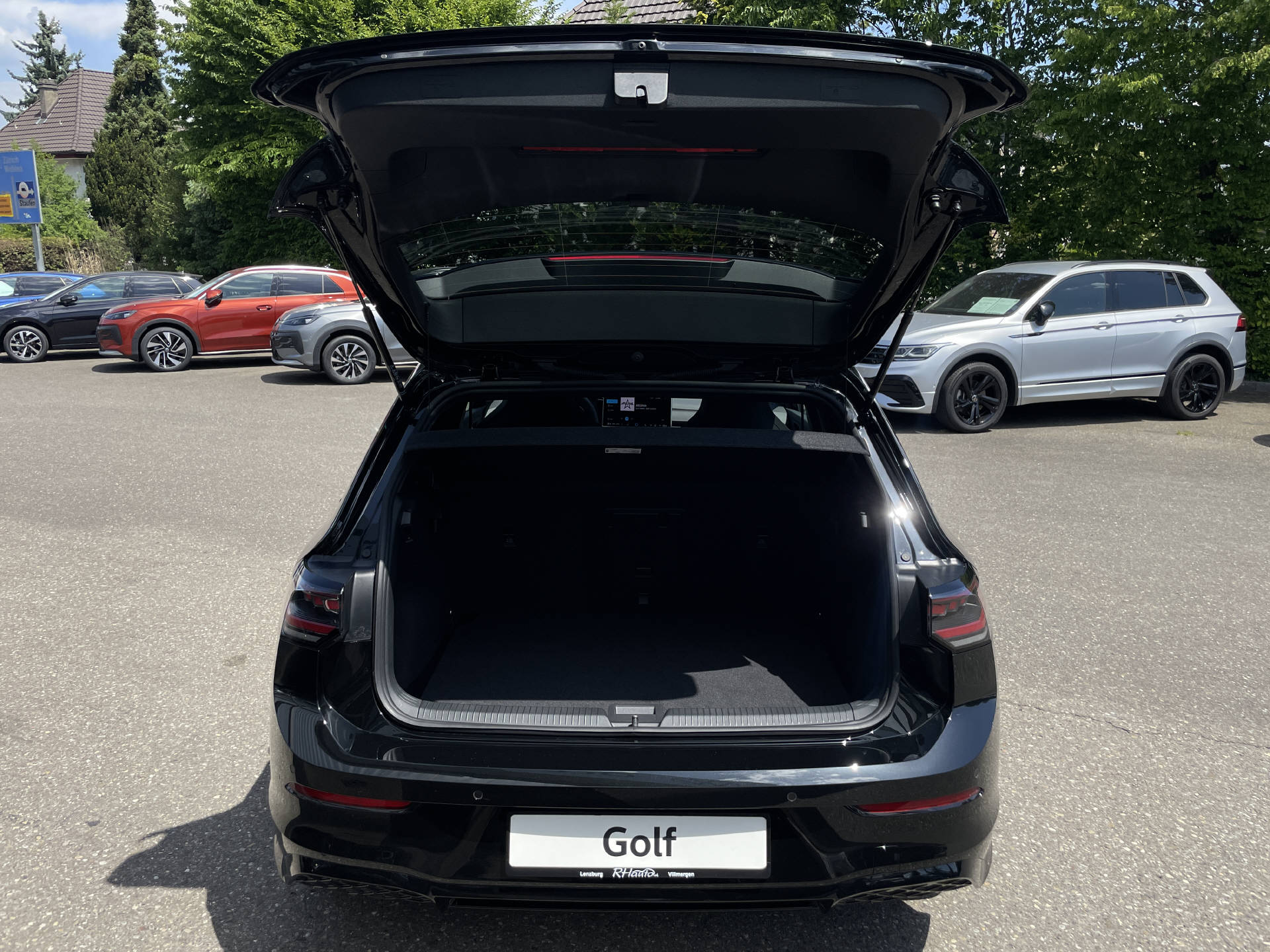 VW Golf VIII 2.0 TSI R-Line DSG 4motion-image-5