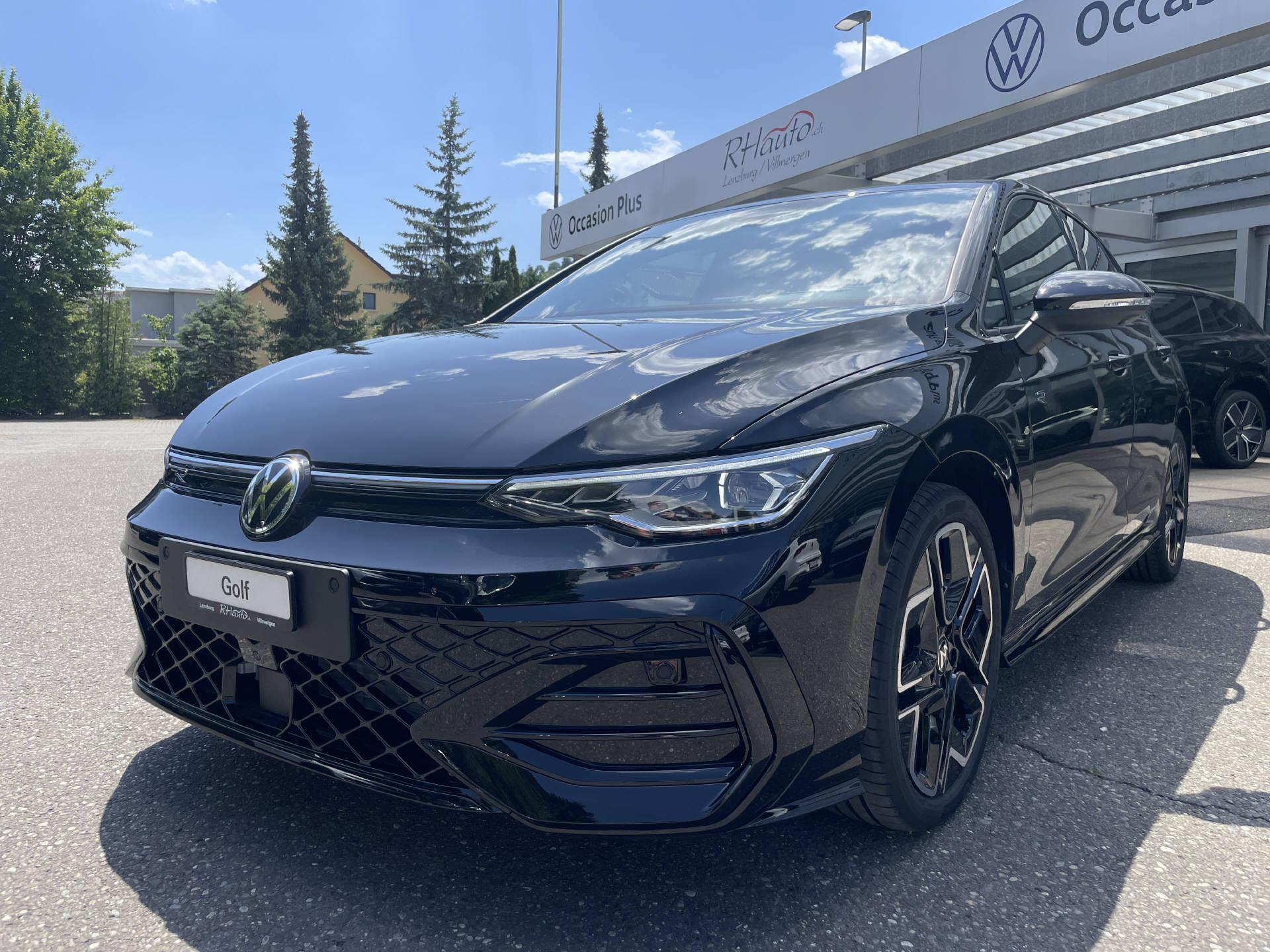 VW Golf VIII 2.0 TSI R-Line DSG 4motion-image-0