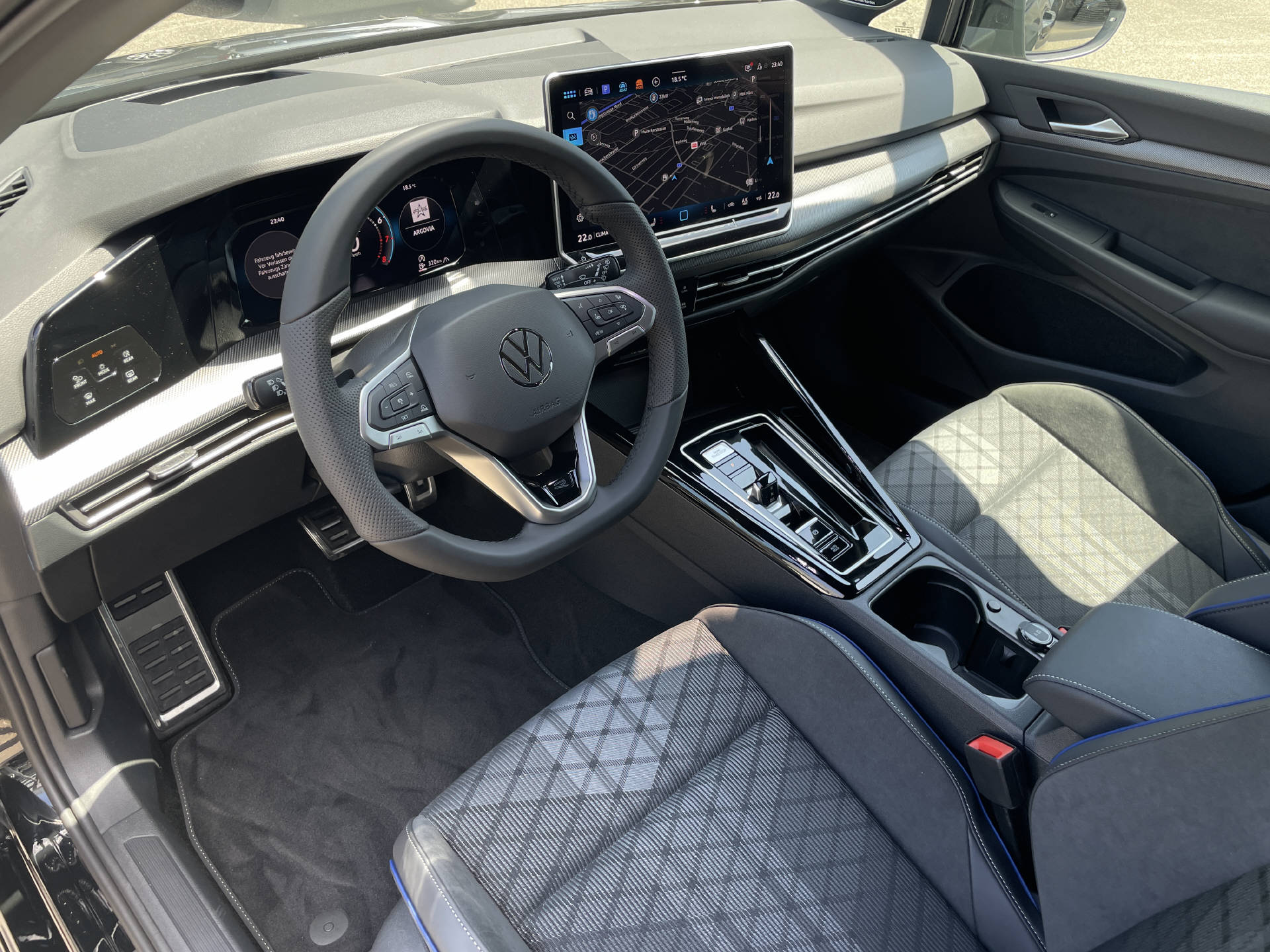 VW Golf VIII 2.0 TSI R-Line DSG 4motion-image-7