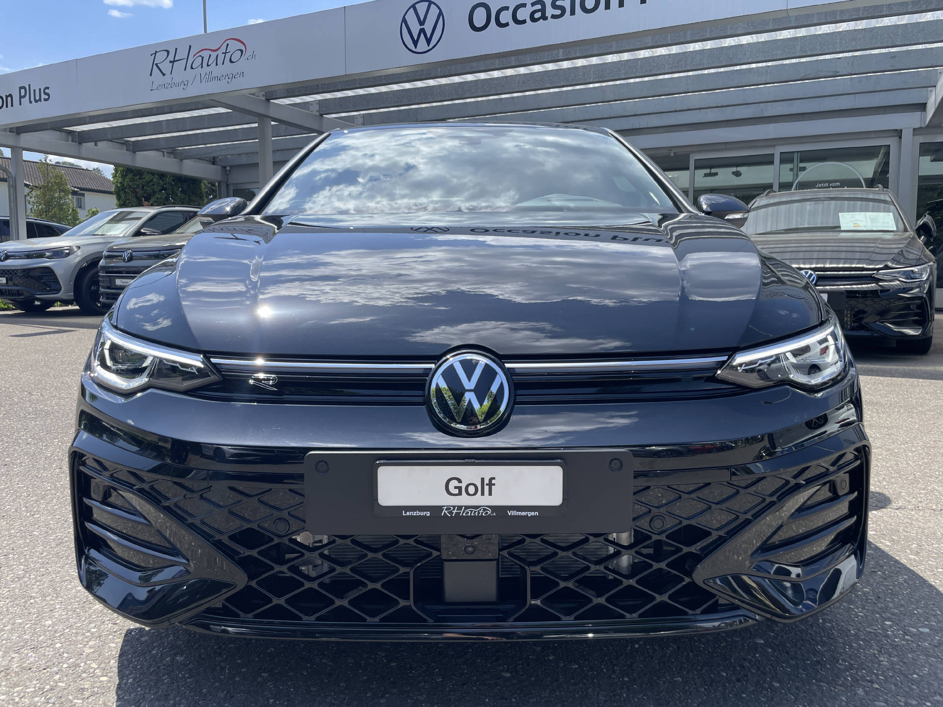 VW Golf VIII 2.0 TSI R-Line DSG 4motion-image-1
