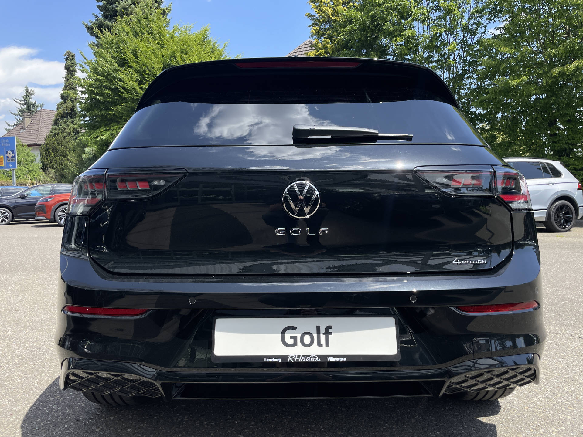 VW Golf VIII 2.0 TSI R-Line DSG 4motion-image-4