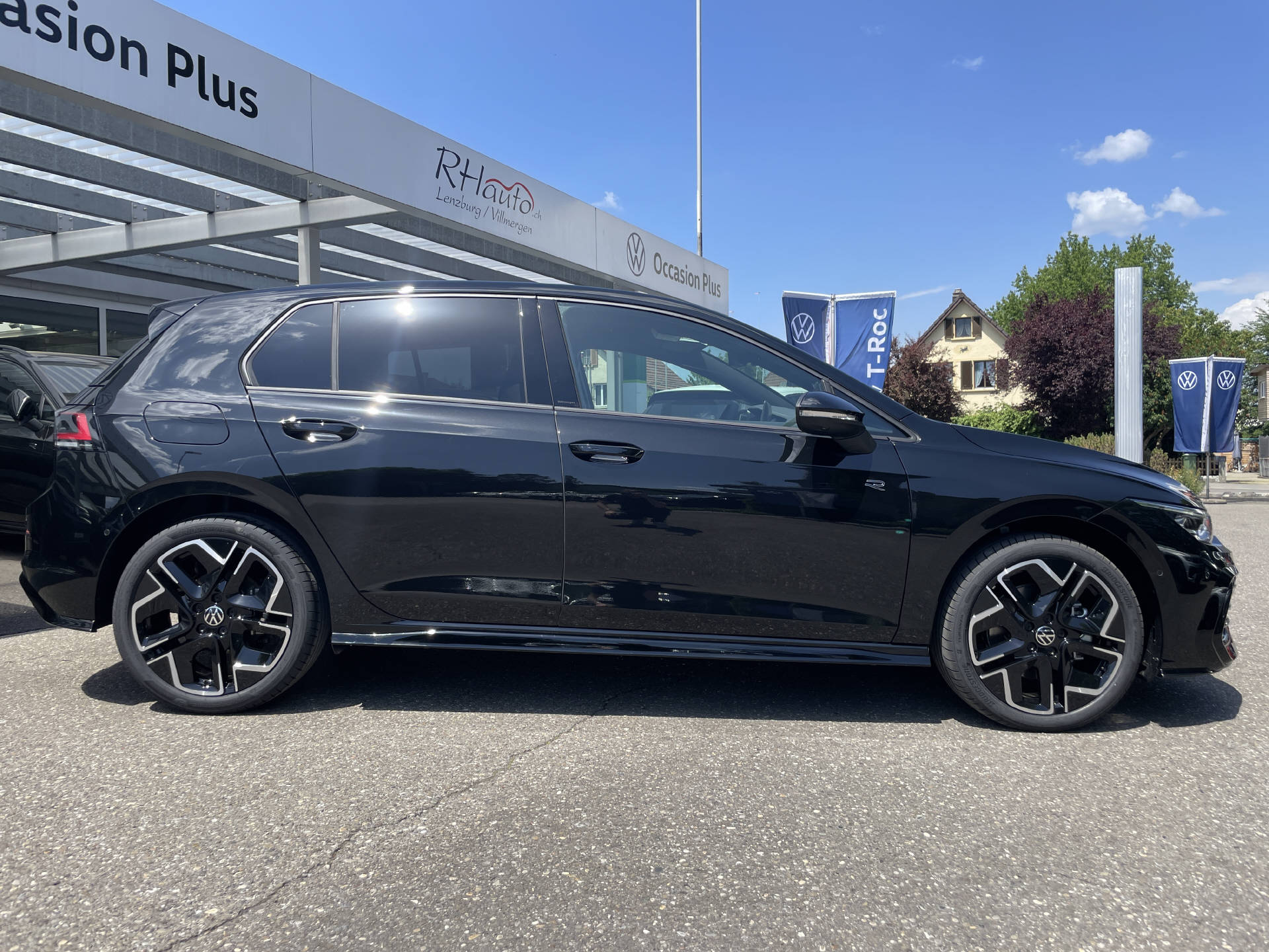 VW Golf VIII 2.0 TSI R-Line DSG 4motion-image-2