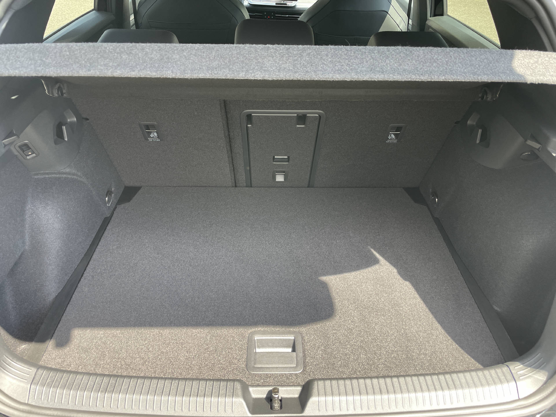 VW Golf VIII 2.0 TSI R-Line DSG 4motion-image-21