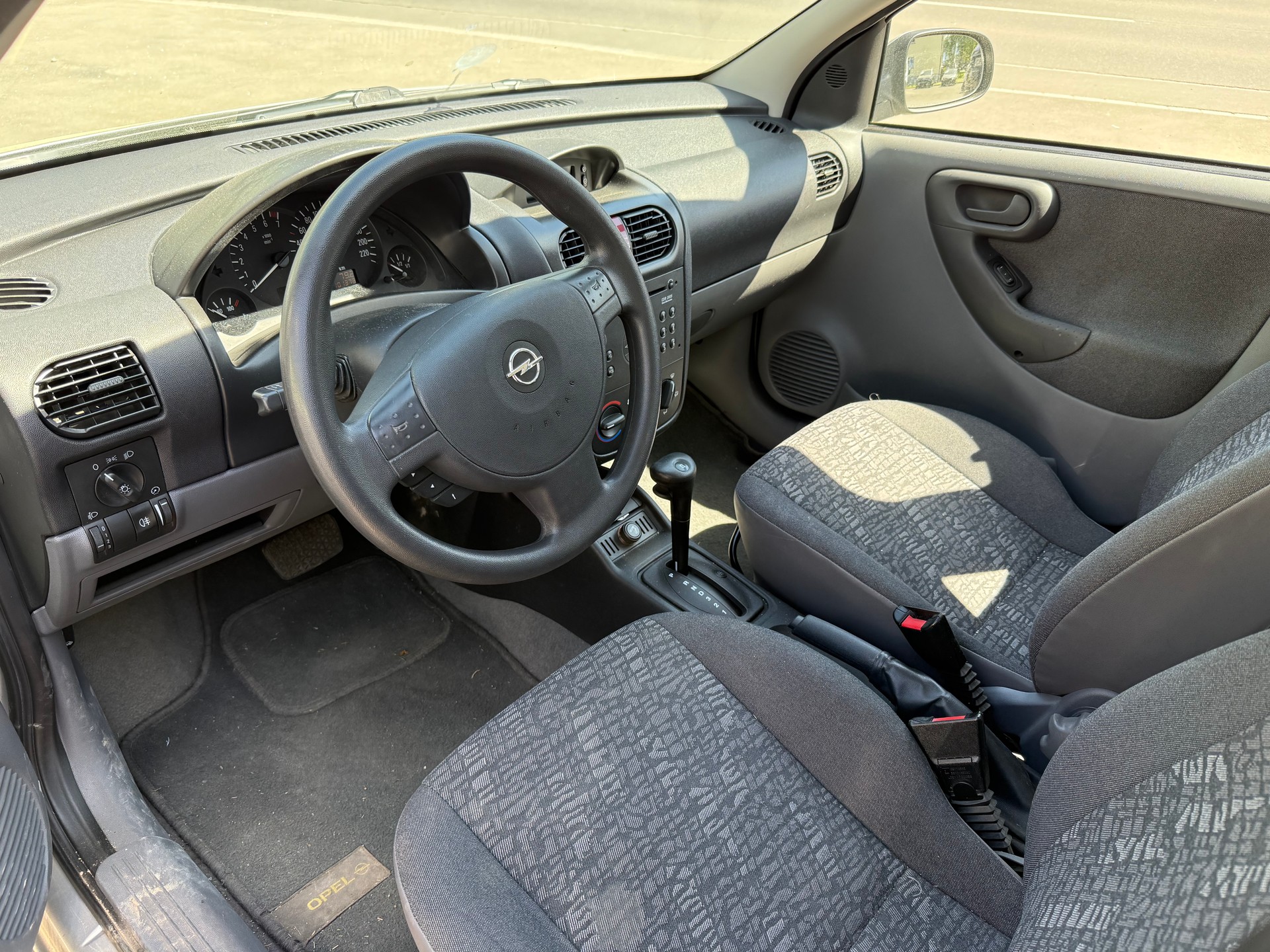 OPEL Corsa 1.4 16V Comfort-image-6
