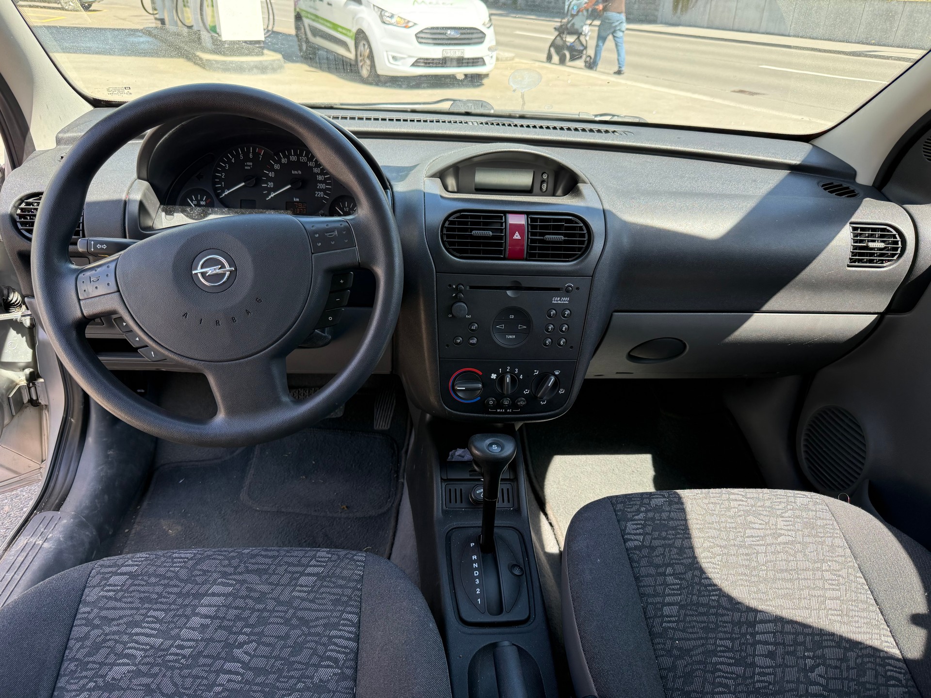 OPEL Corsa 1.4 16V Comfort-image-9