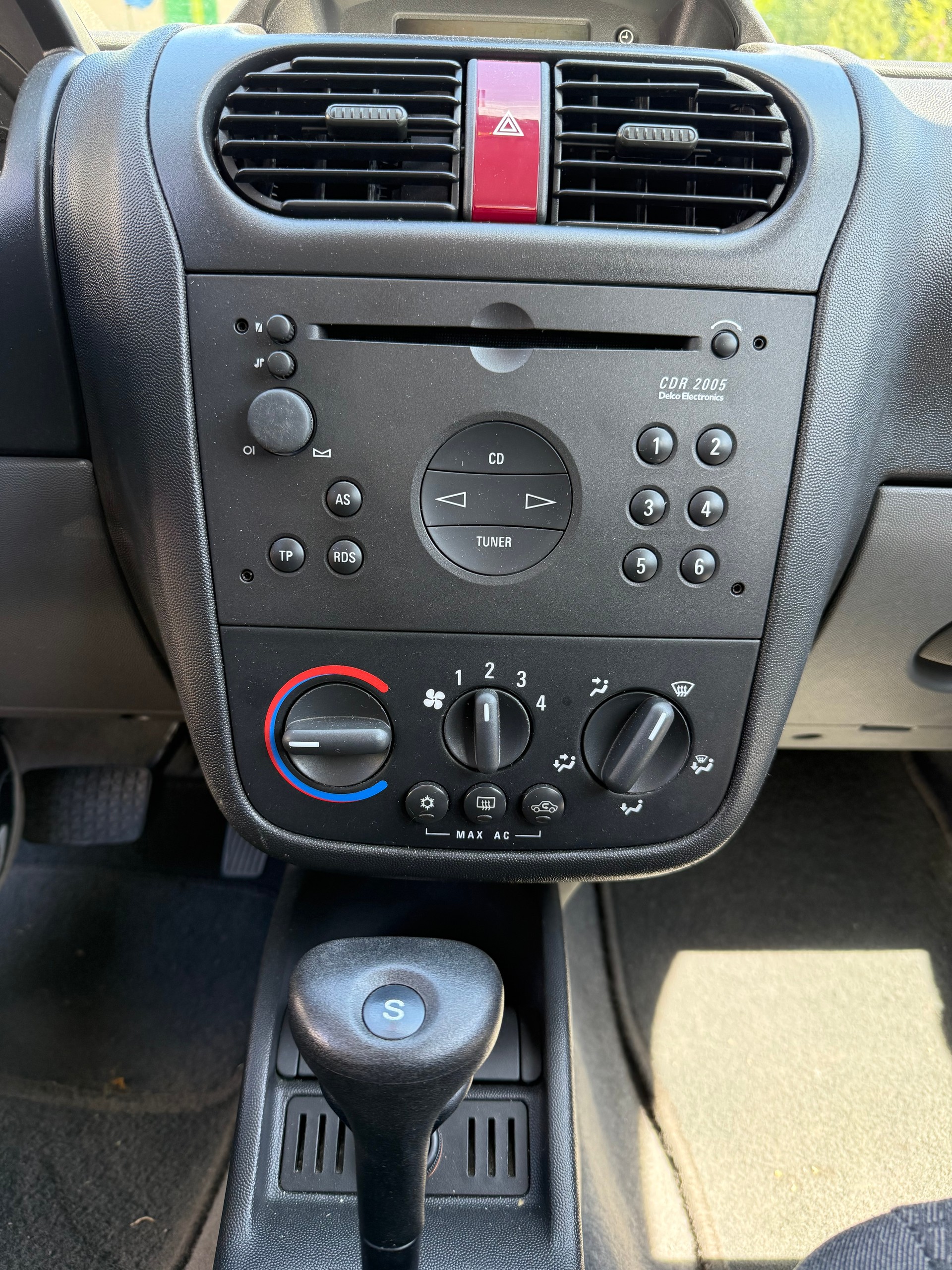OPEL Corsa 1.4 16V Comfort-image-11