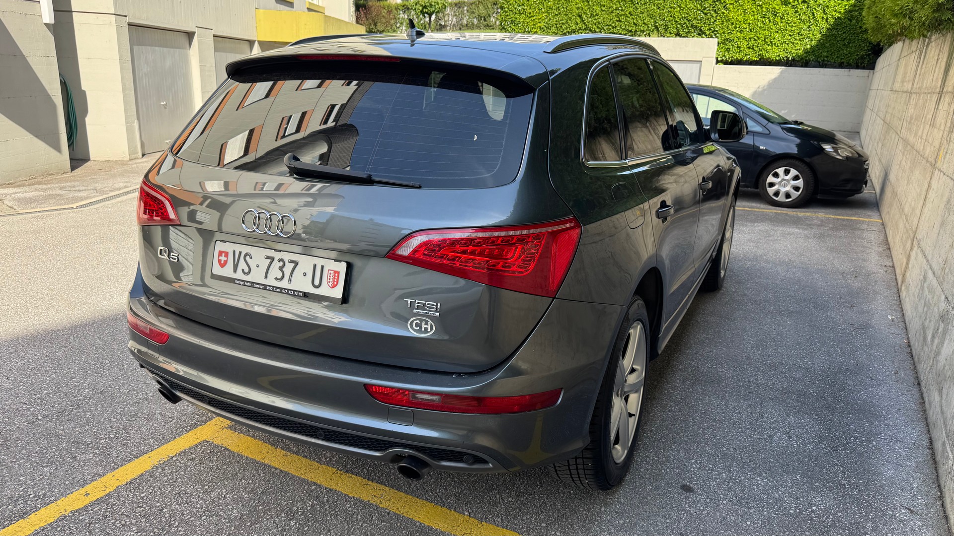 AUDI Q5 2.0 TFSI quattro S-tronic-showroom-element-3