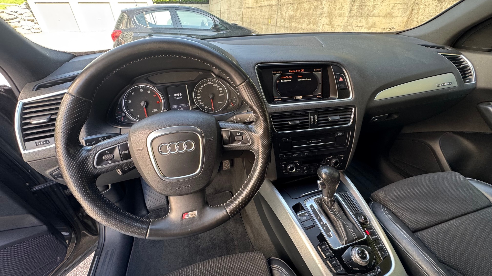 AUDI Q5 2.0 TFSI quattro S-tronic-image-14